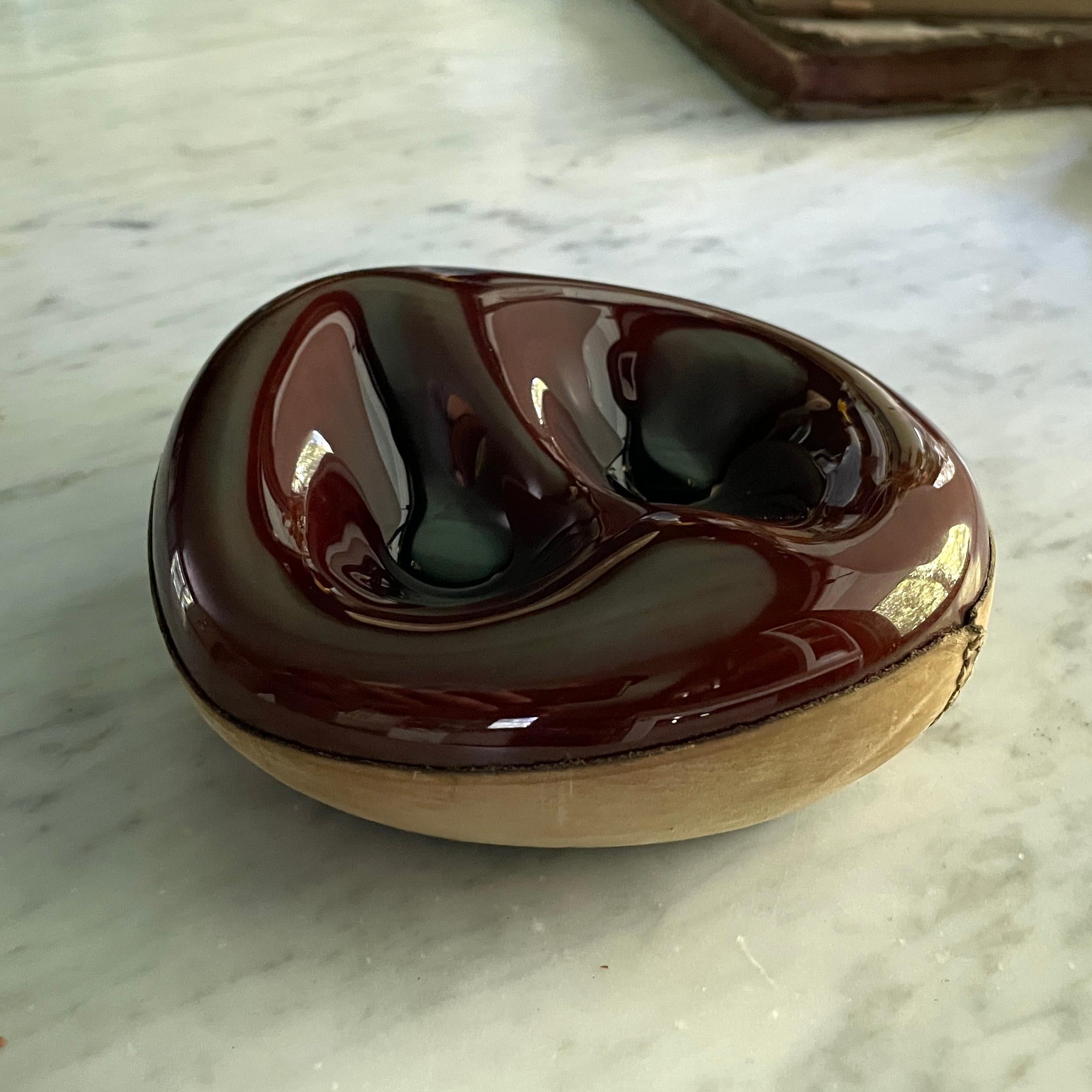 Mid-Century moderno Georges Jouve Attribuito a Pipe in Ceramica Posacenere Piatto Organico Ciotola Modernismo Francese in vendita