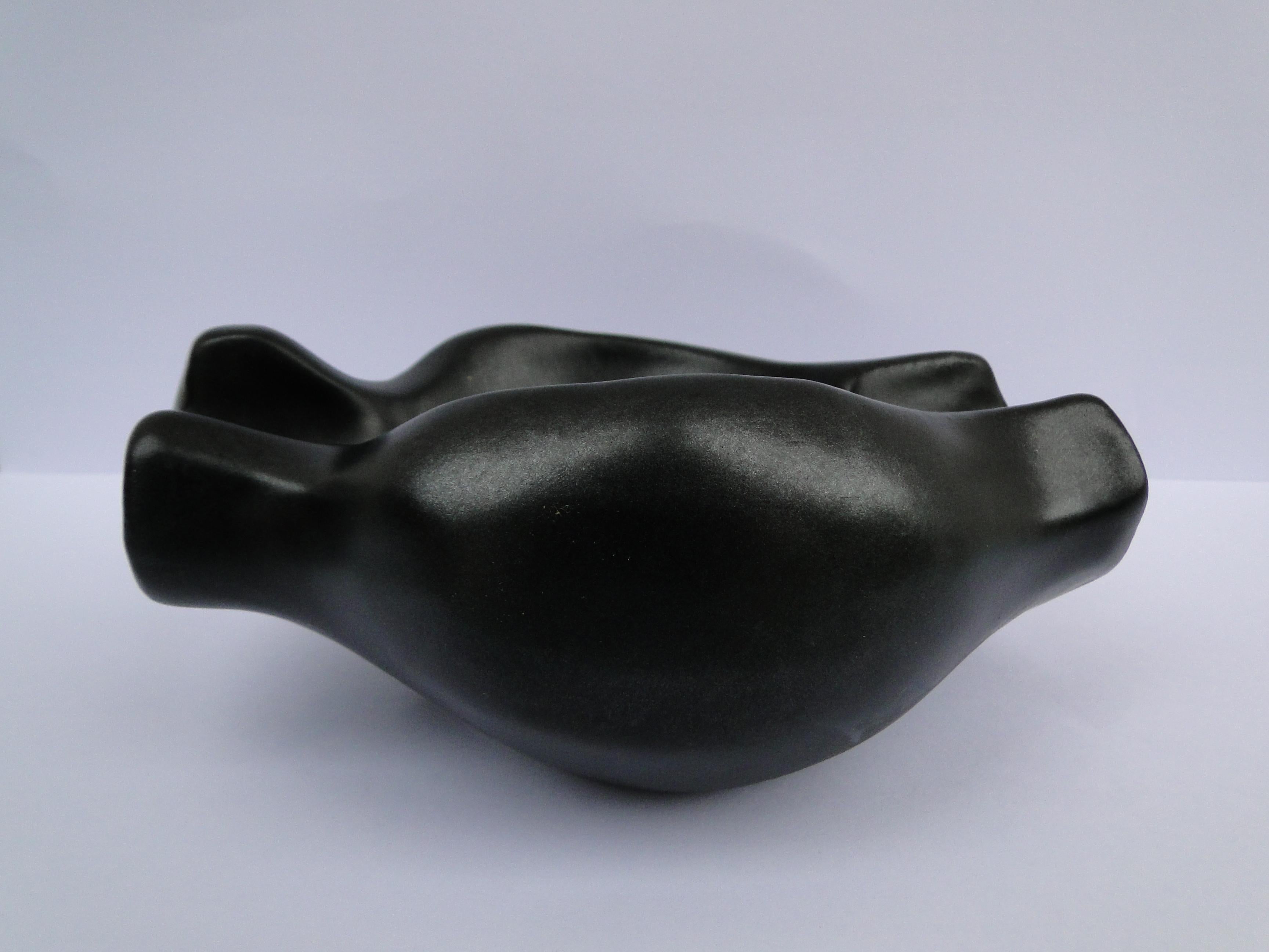 Mid-Century moderno Georges Jouve Francia Piatto in ceramica nera Capolavoro in vendita