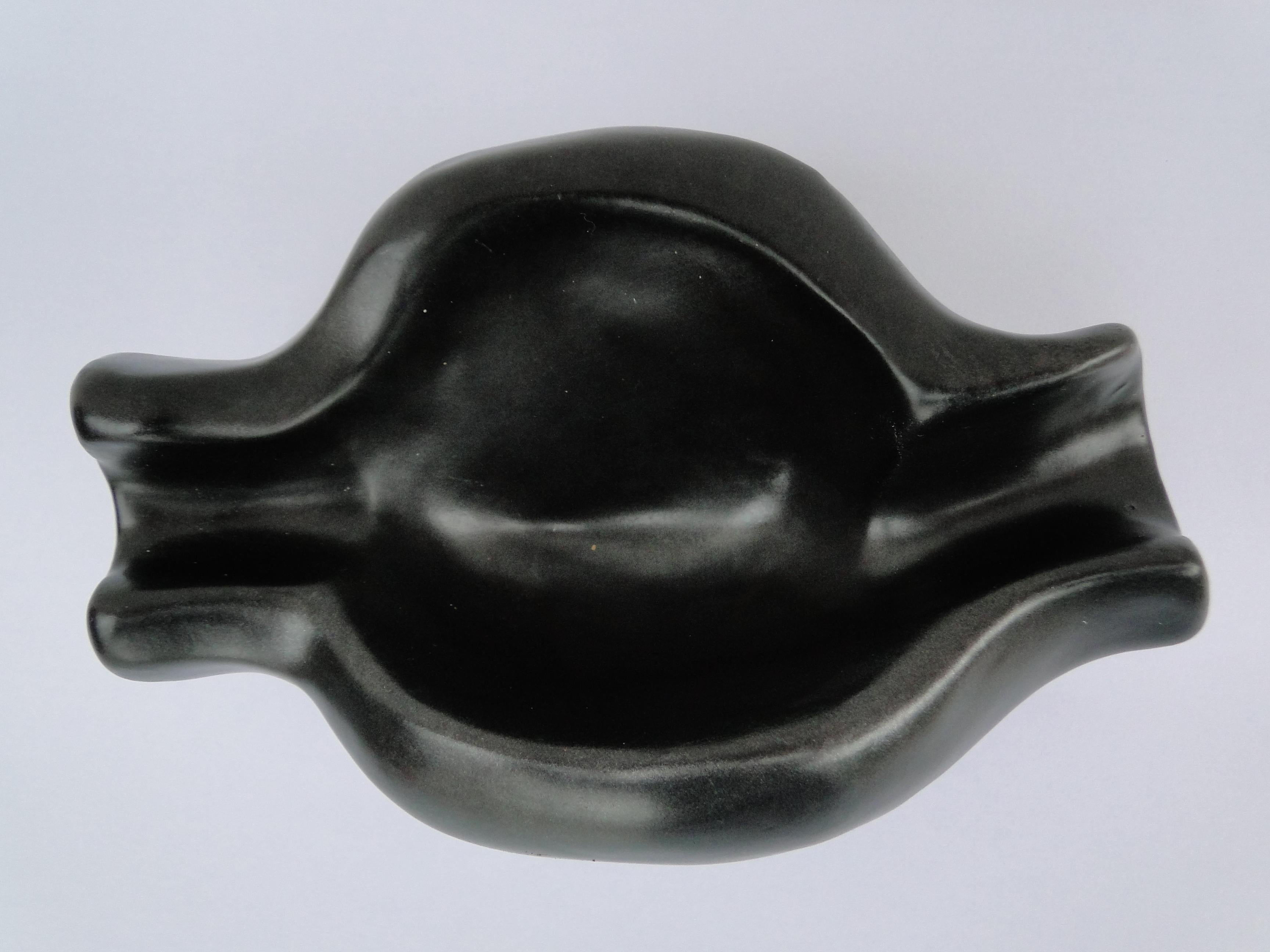 Metà XX secolo Georges Jouve Francia Piatto in ceramica nera Capolavoro in vendita