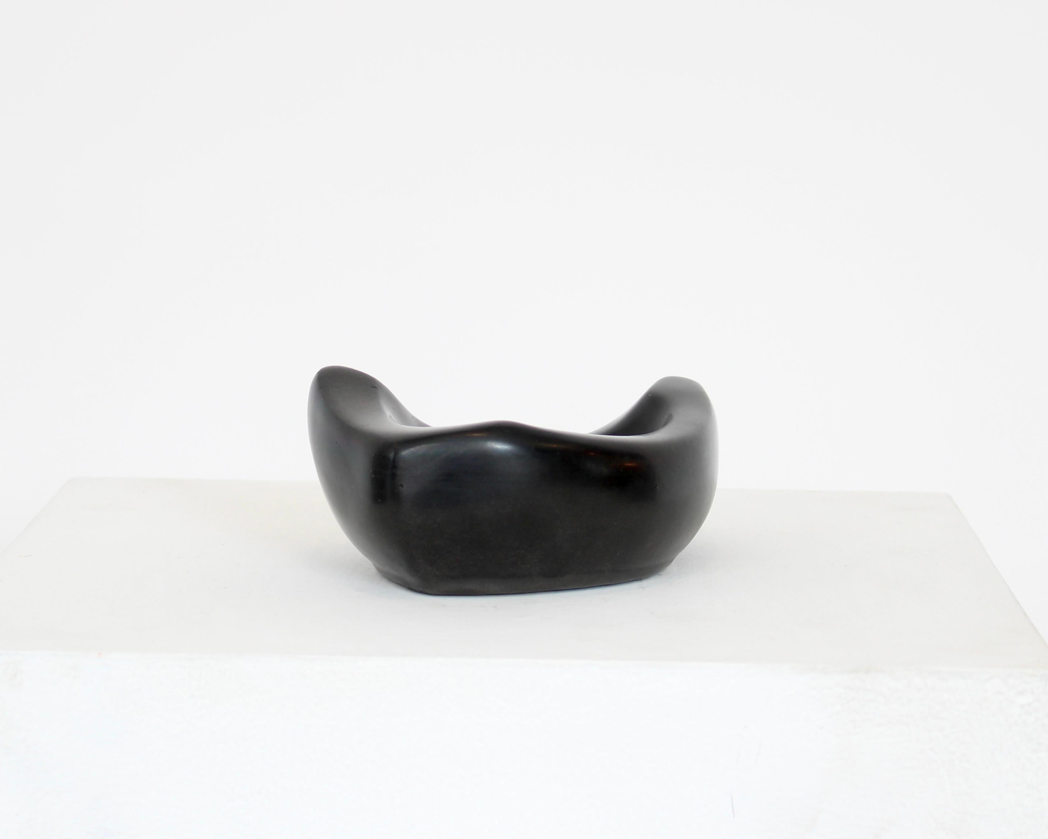 Georges Jouve Französisch keramischen Künstler schwarz Coupe Vide Poche klein (Moderne der Mitte des Jahrhunderts) im Angebot