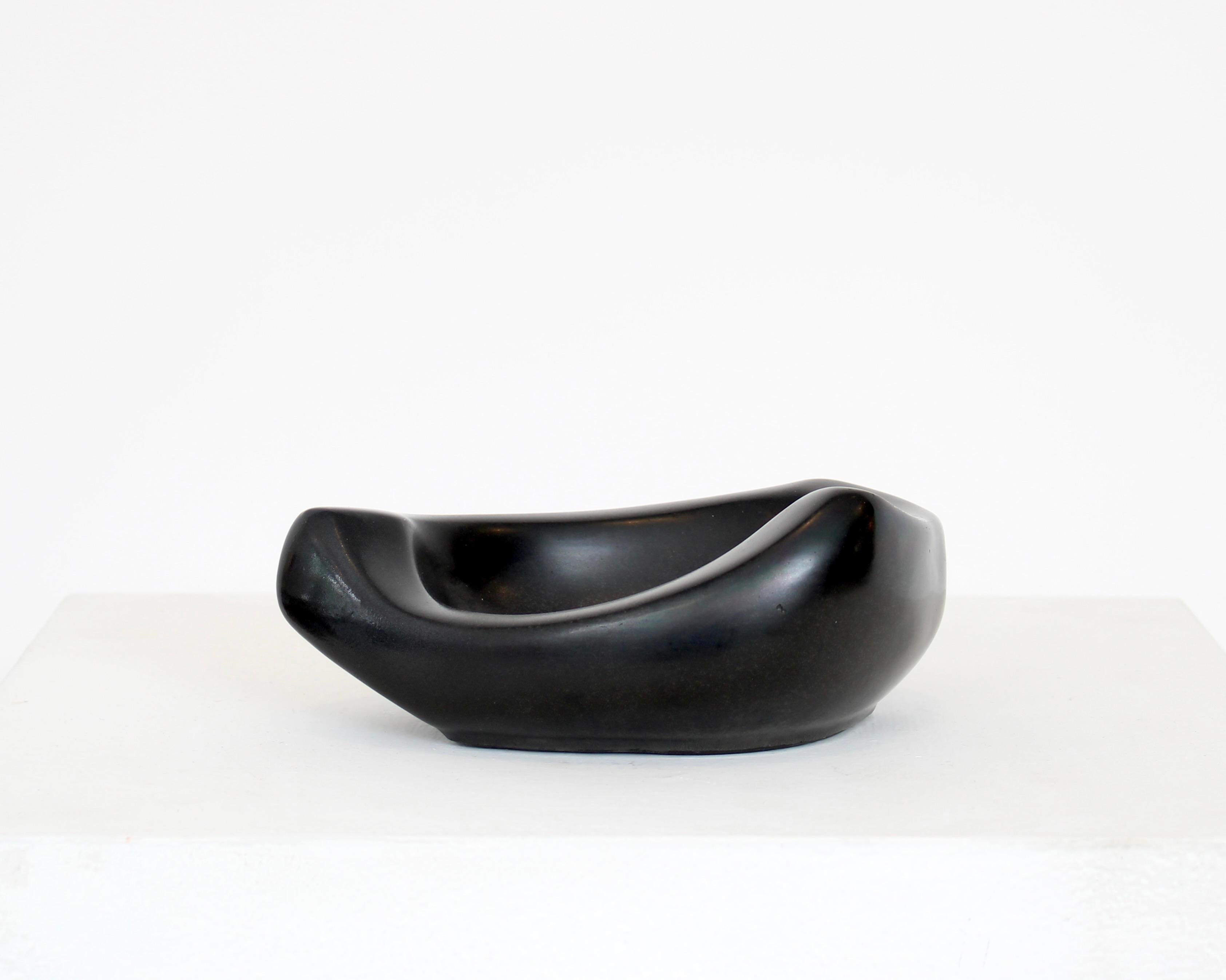 Georges Jouve Französisch keramischen Künstler schwarz Coupe Vide Poche klein (Glasiert) im Angebot