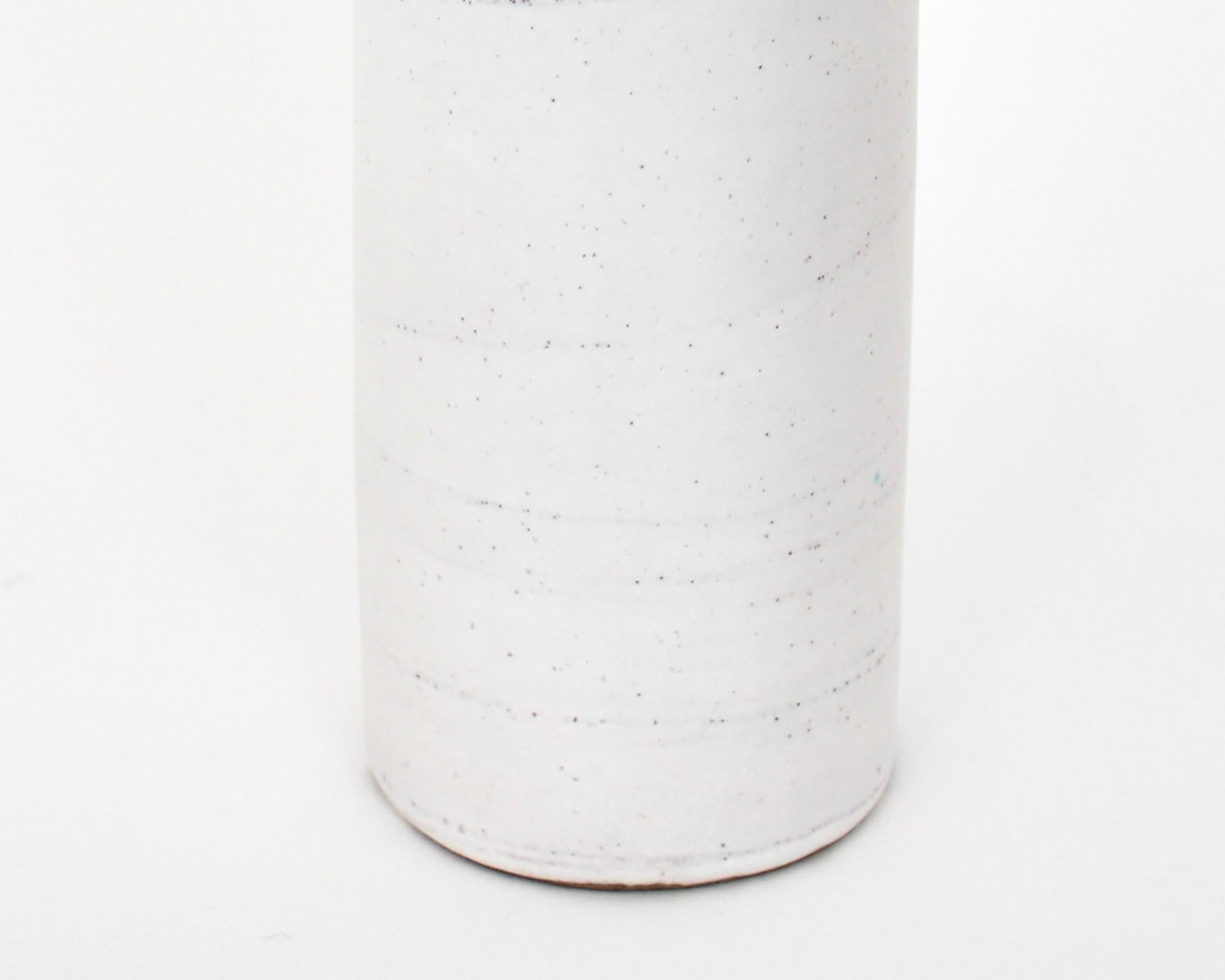 Georges Jouve Französischer Keramikkünstler Weiße Keramik-Zylindervase im Angebot 5