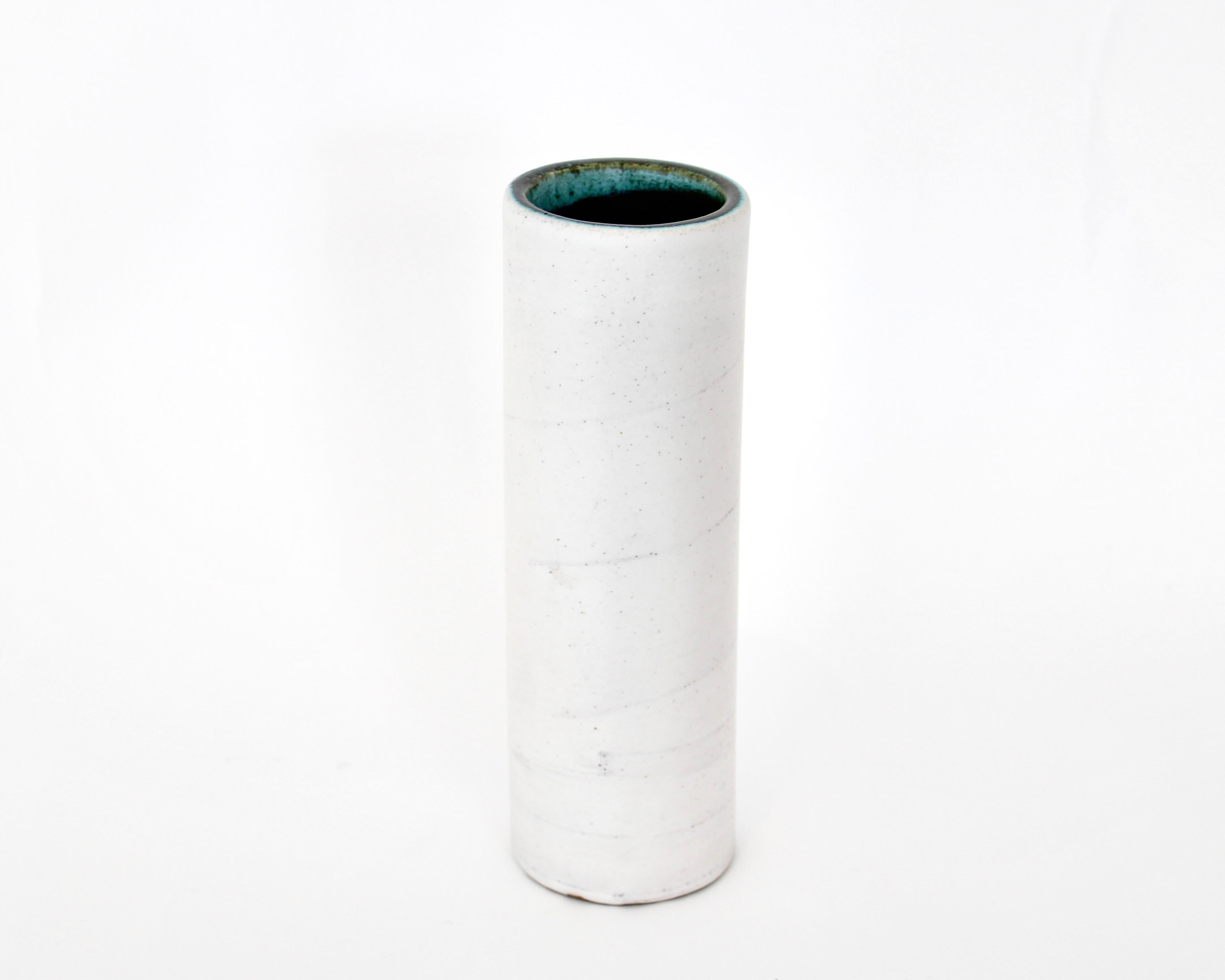 Georges Jouve Französischer Keramikkünstler Weiße Keramik-Zylindervase im Angebot 2