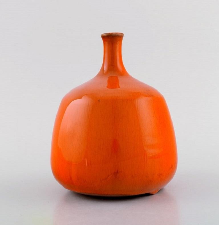 Georges Jouve School. Vase in glazed ceramics. Beautiful orange running glaze. France, mid-20th century.
Measures: 16 x 13 cm.
In excellent condition.
Signed.