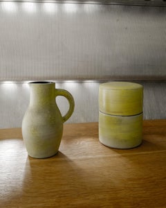 Gelber Keramikkrug aus der Mitte des Jahrhunderts von Georges Jouve, hergestellt in Frankreich, 1950er Jahre