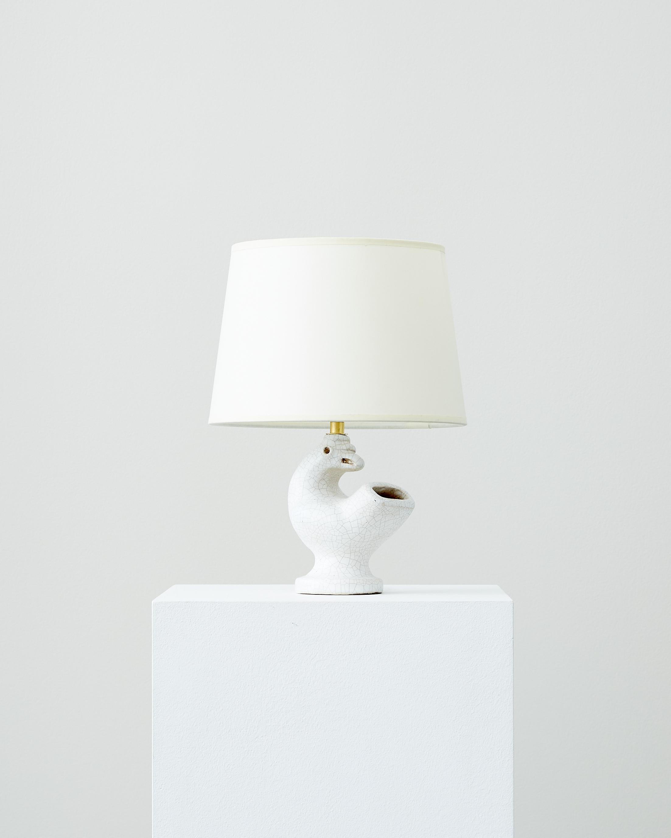 Lampada zoomorfa Georges Jouve con smalto bianco screziato.

Francia c. 1948.

Provenienza: Dono di Georges Jouve al ceramista e scultore francese Robert Cloutier. Documento di provenienza fornito, dal patrimonio di Robert and Jean