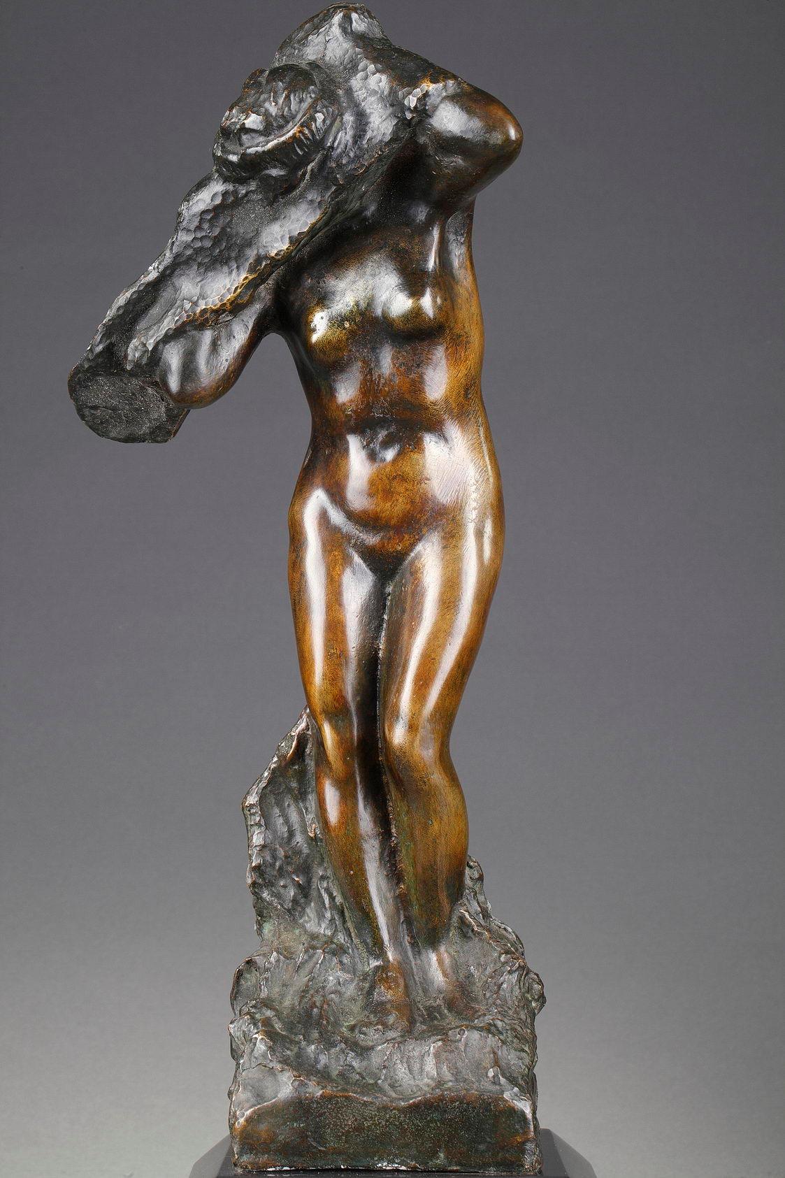 Dressing Woman - Sculpture by Georges Laëthier