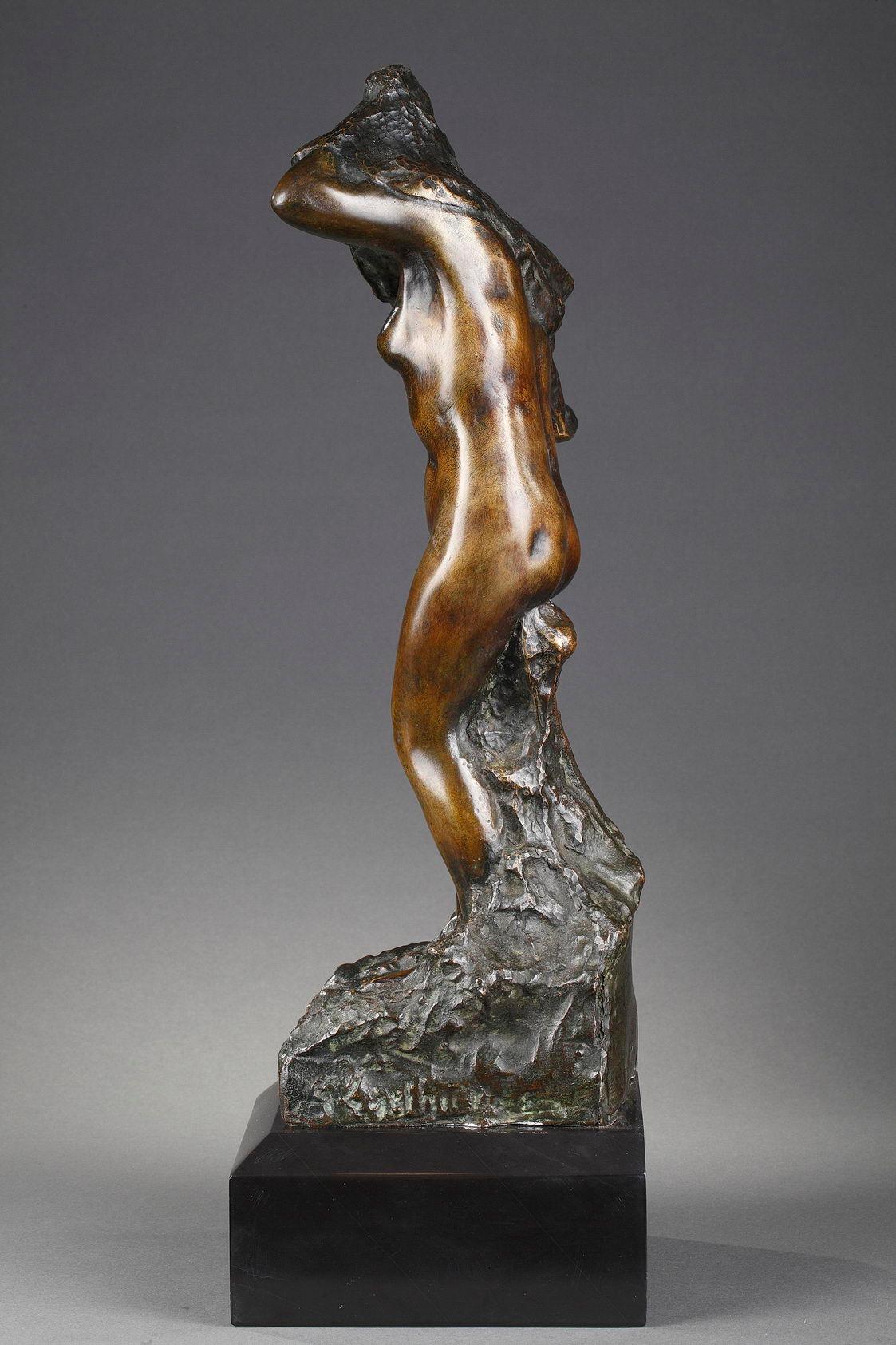 Dressing Woman
by Georges LAËTHIER (1875-1955)

Bronze sculpture with very nuanced greenish brown patina
Signed on the side of the base 