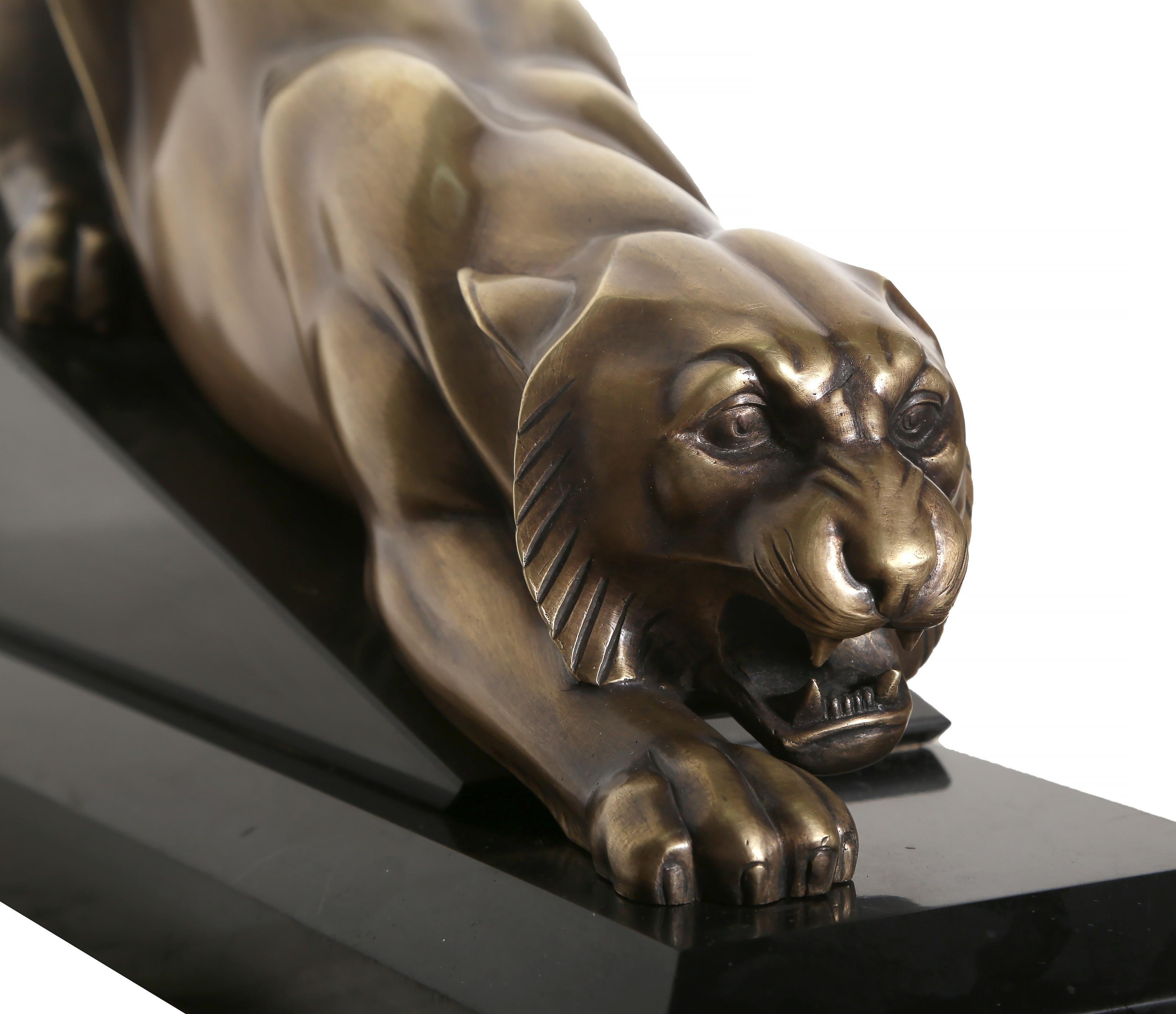 Panthère à l'affût, Art Deco Bronze Sculpture by Georges Lavroff For Sale 2