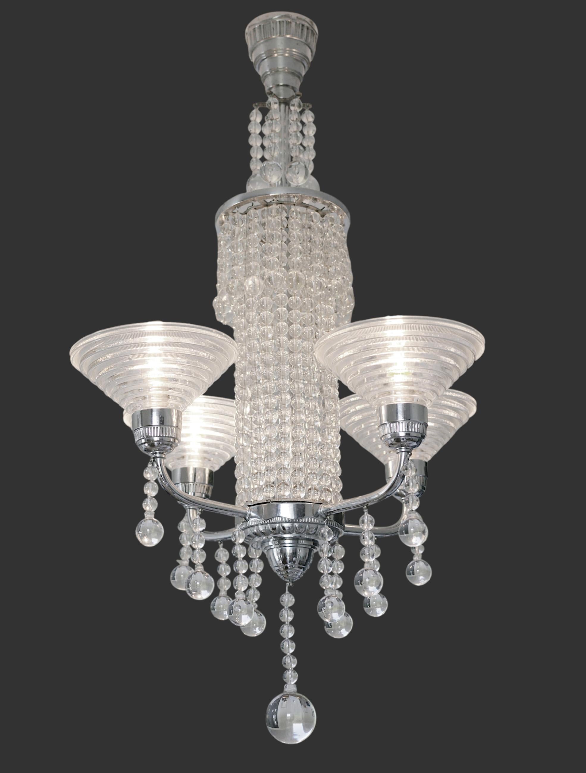Lámpara francesa Art Déco de Georges LELEU, 53, rue Faubourg Saint-Antoine, 11e,  Francia, años veinte. Níquel cromado y cristal. Esta lámpara de araña tiene la referencia V.4107 y el título 