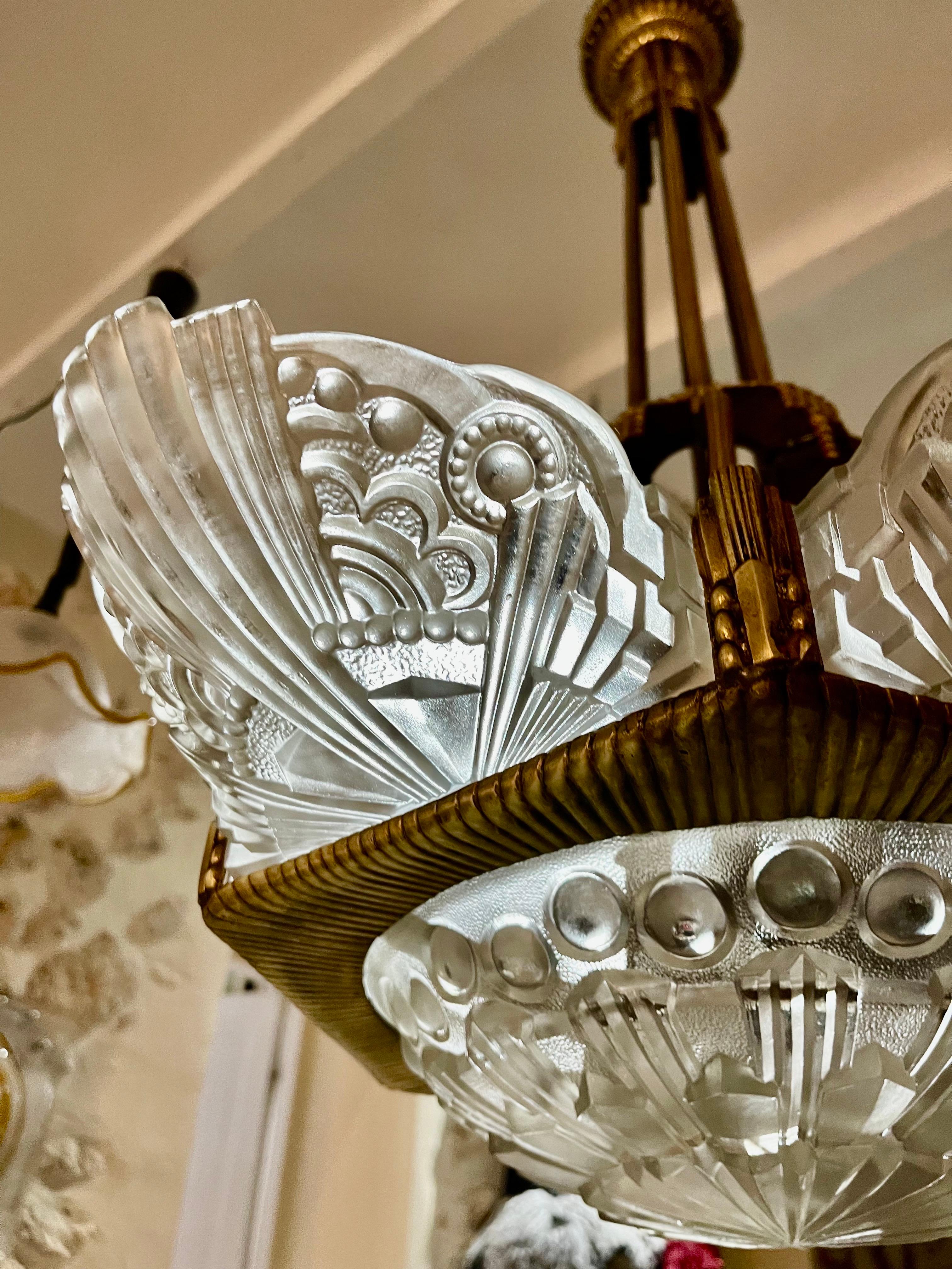 Lustre Georges Leleu en bronze et verre original, français 1930 en vente 2
