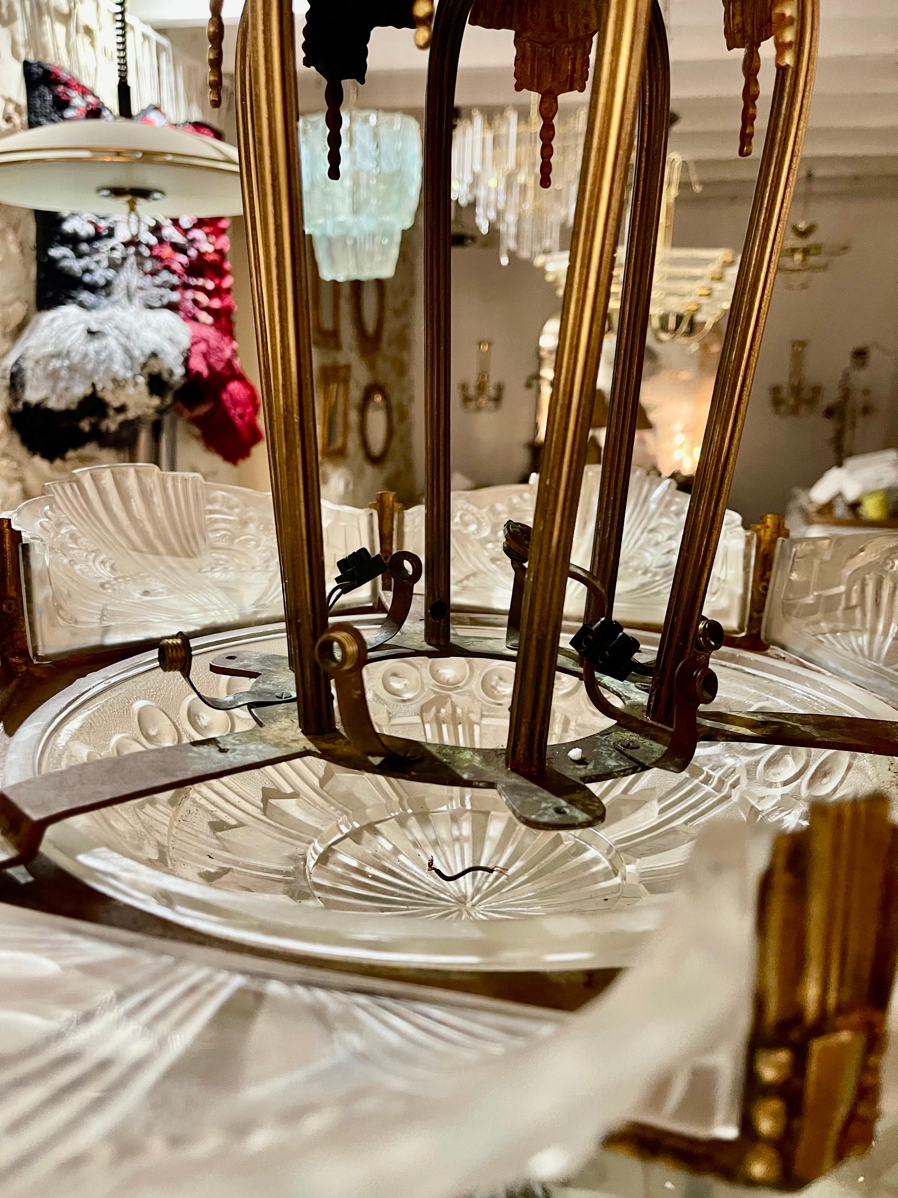 Lustre Georges Leleu en bronze et verre original, français 1930 en vente 3