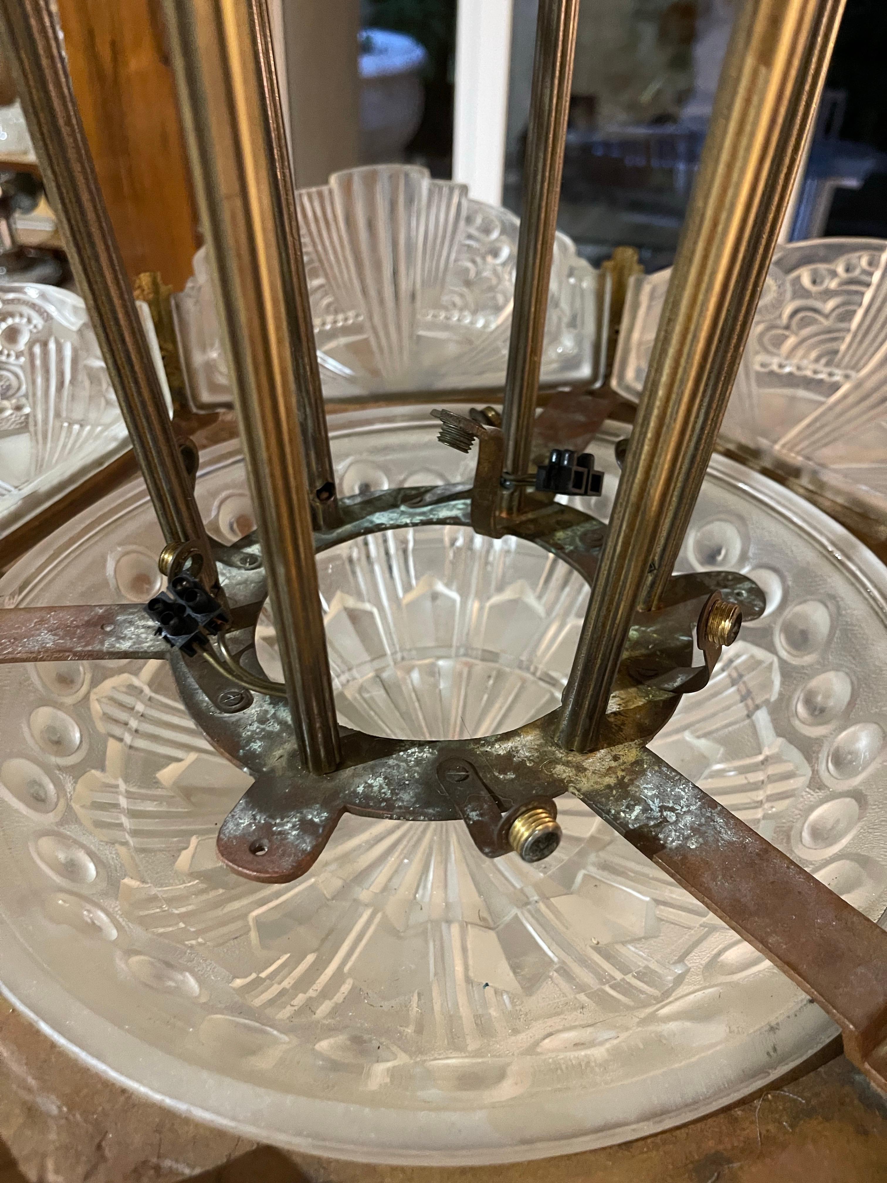 Lustre Georges Leleu en bronze et verre original, français 1930 en vente 4