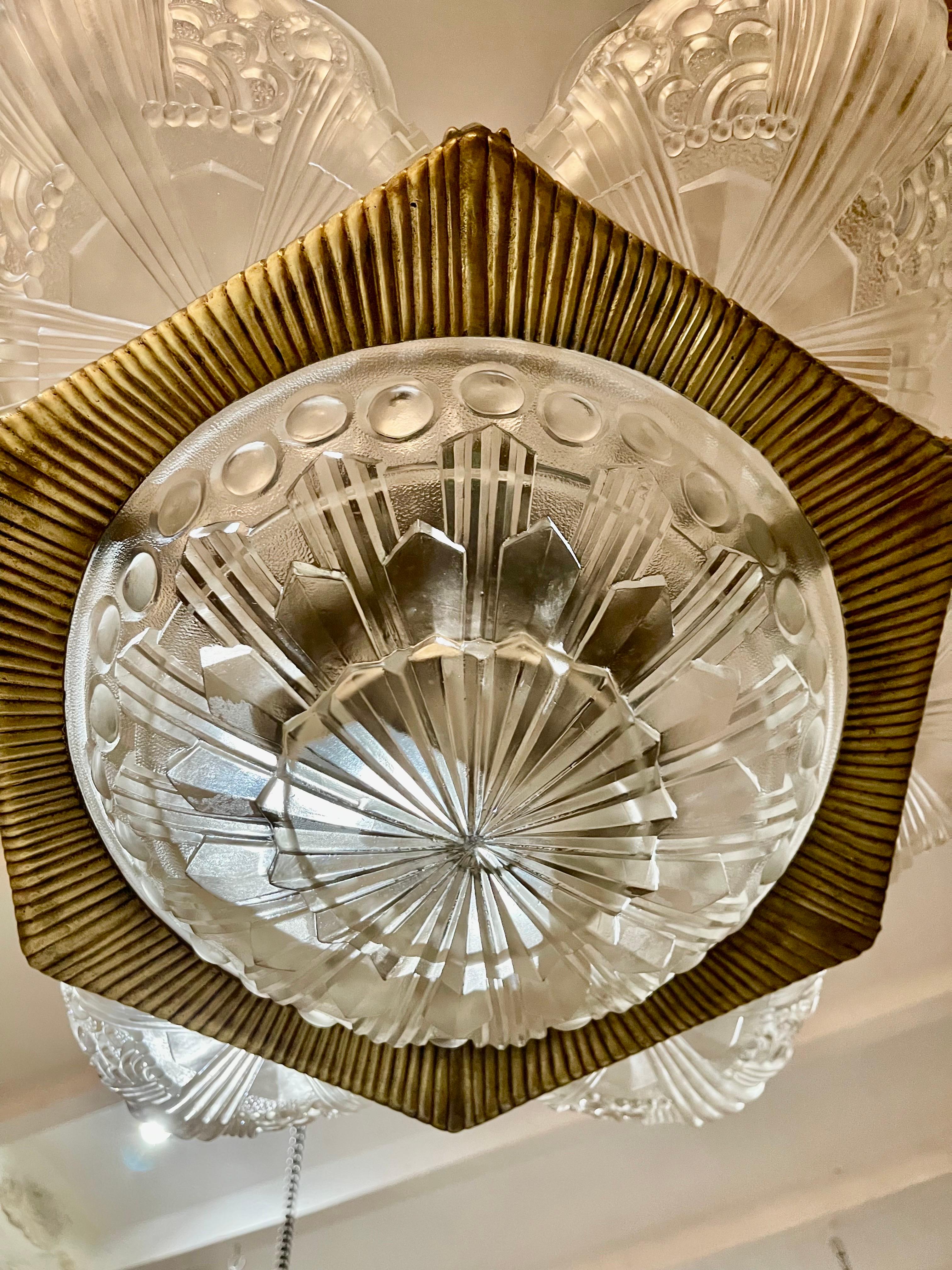 Lustre Georges Leleu en bronze et verre original, français 1930 en vente 6