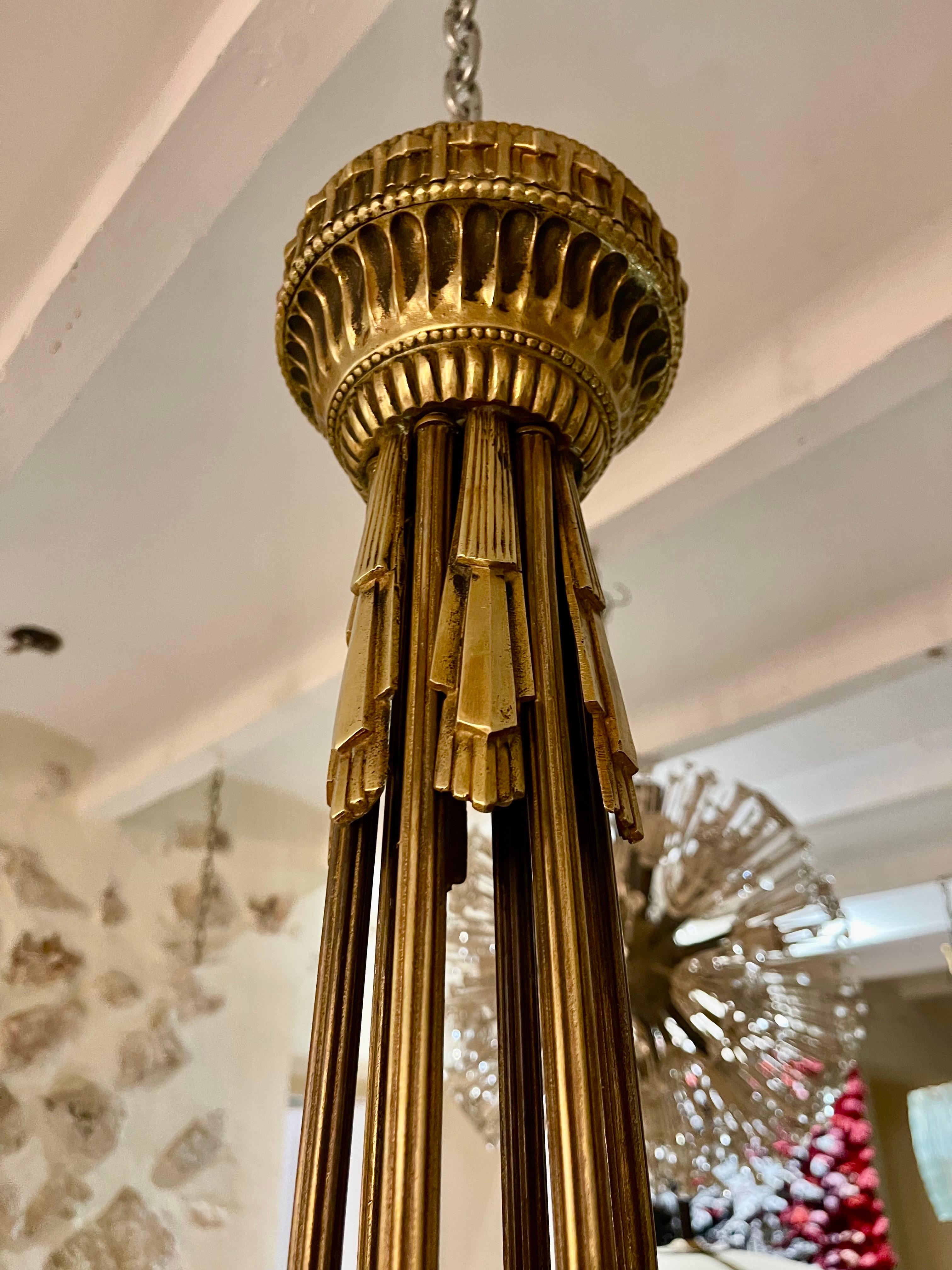 Art déco Lustre Georges Leleu en bronze et verre original, français 1930 en vente