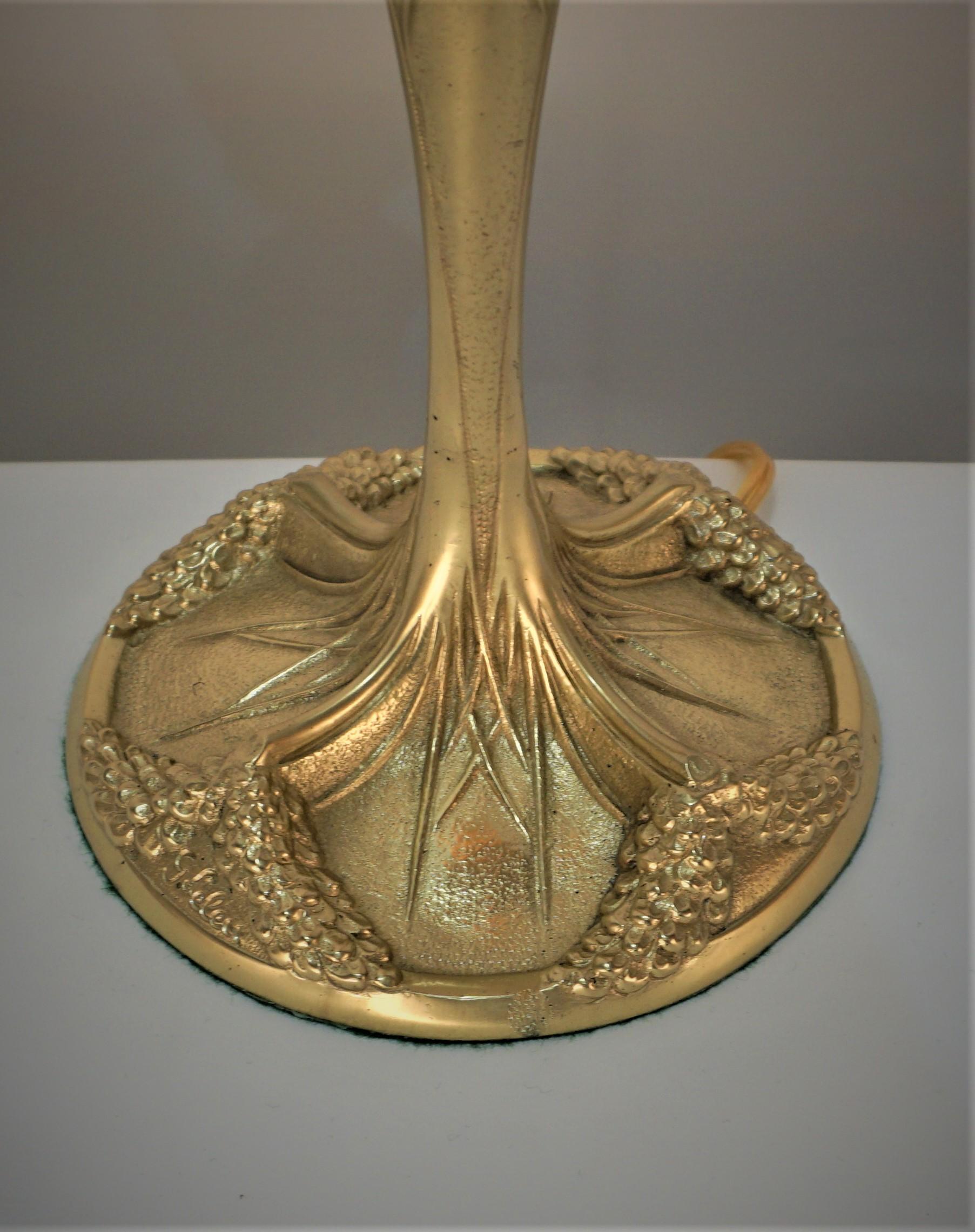 Beautiful bronze Goerges Leleu art nouveau table lamp with blown glass art glass shade by Daum Nancy.
