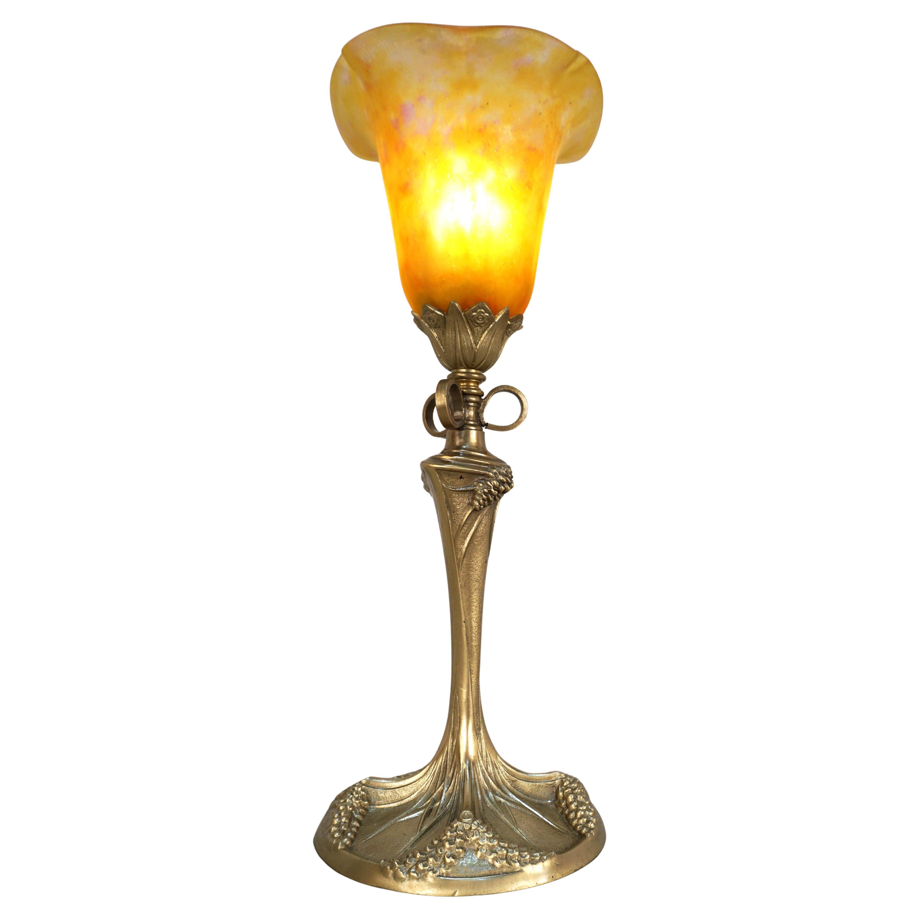 Beautiful bronze Goerges Leleu art nouveau table lamp with blown glass art glass shade by Daum Nancy.