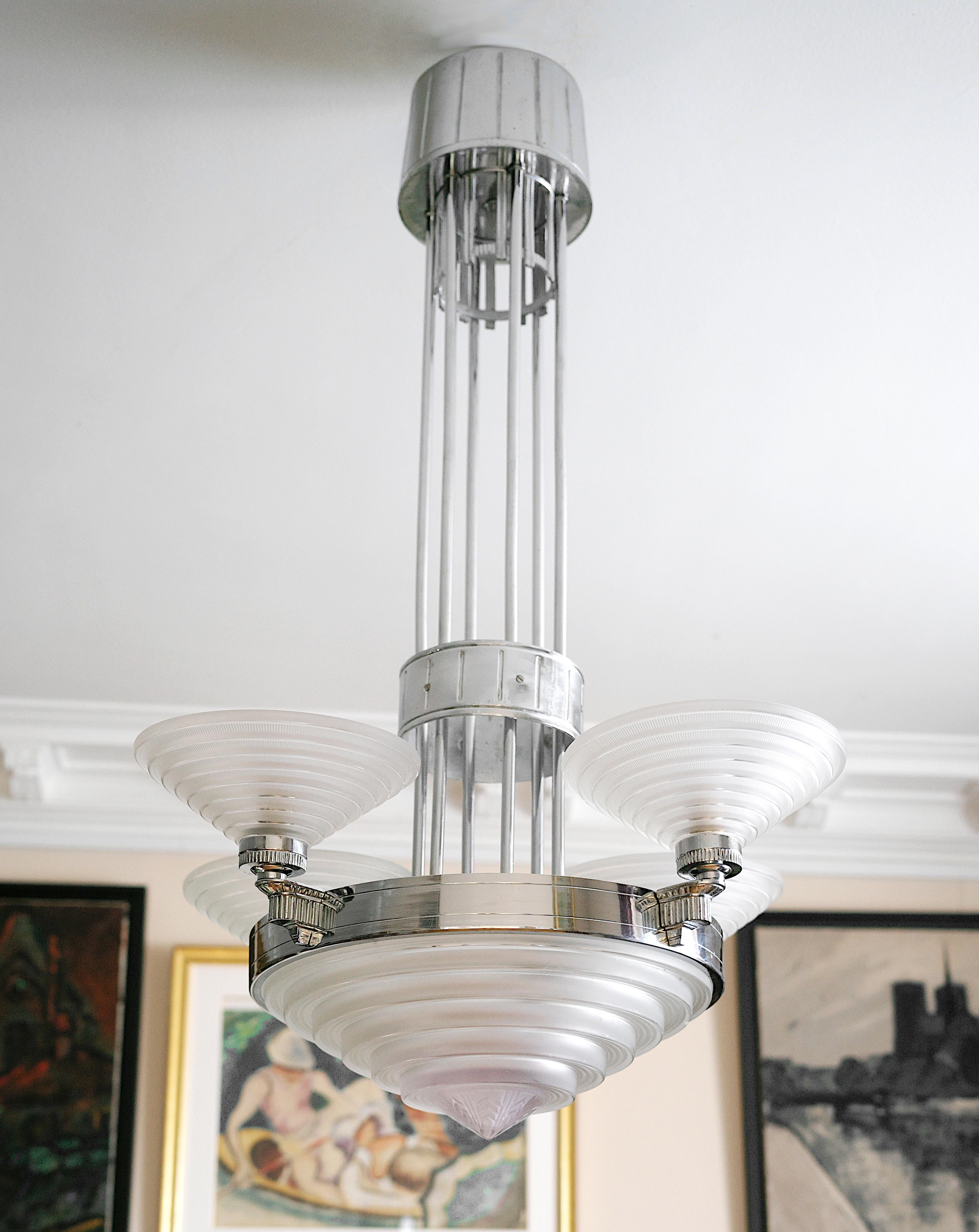 Lampadario Art Deco Modernista Francese Georges Leleu, 1920 In condizioni buone in vendita a Saint-Amans-des-Cots, FR
