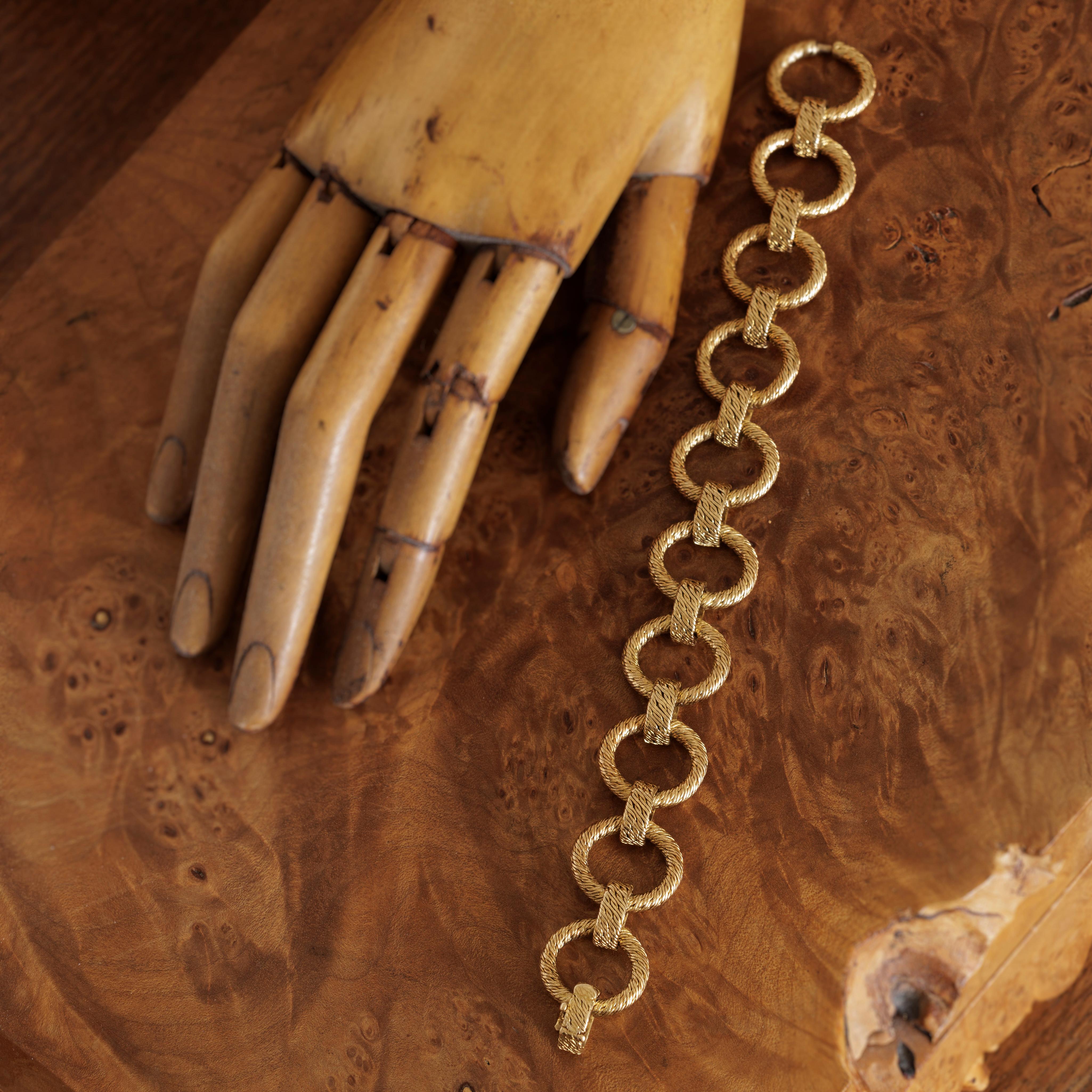 Gewebtes Armband mit Kreisen aus 18 Karat Gelbgold von Georges Lenfant im Angebot 2