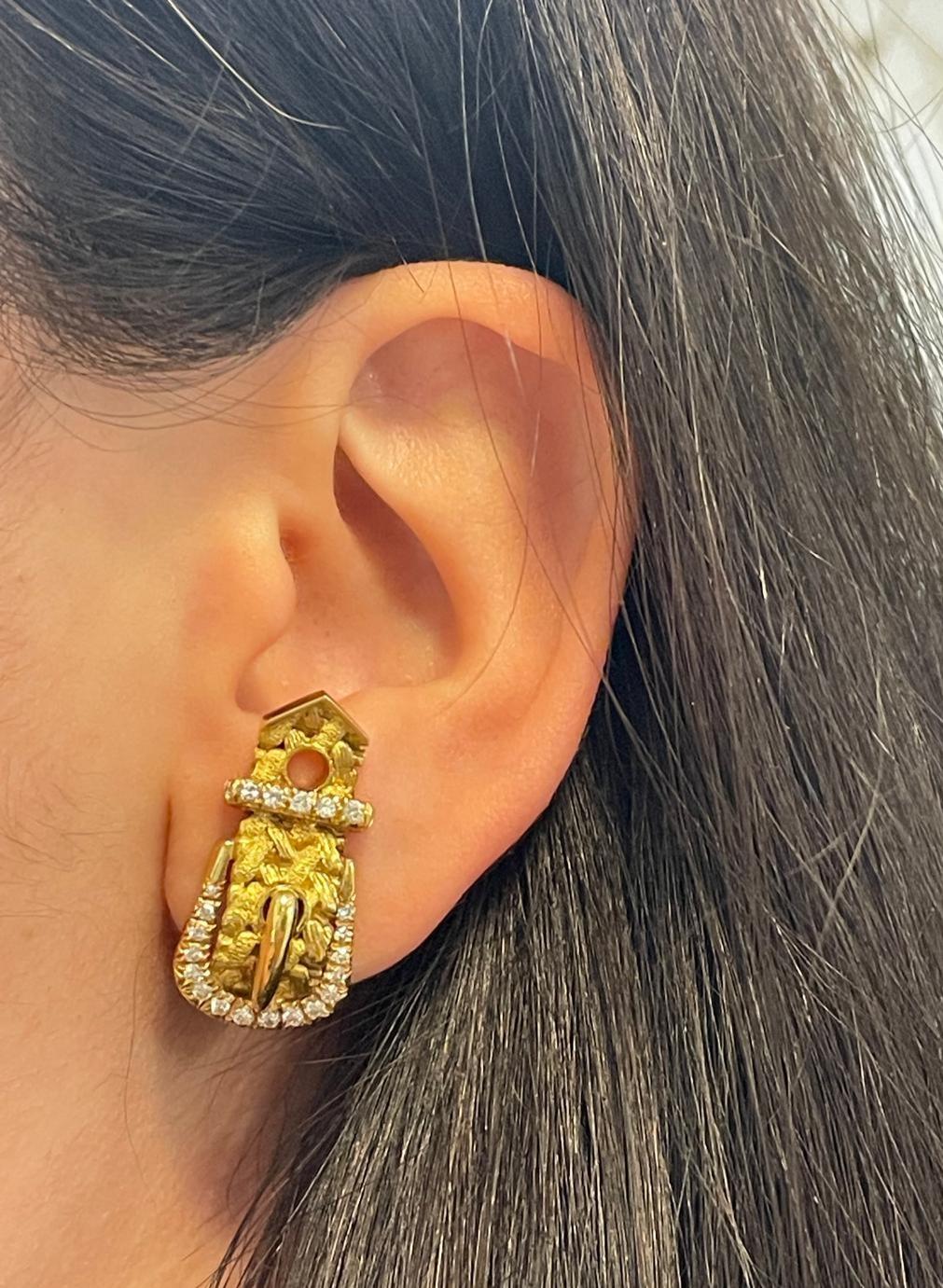 Georges L'Enfant Para Hermes Pendientes Hebilla Diamante

Un par de pendientes vintage de hebilla de oro amarillo y diamantes realizados por Georges Lenfant para Hermes. 
 
Medidas:  1 pulgada 
Tipo de reverso: con clip
Firmado:  Hermes y numerado