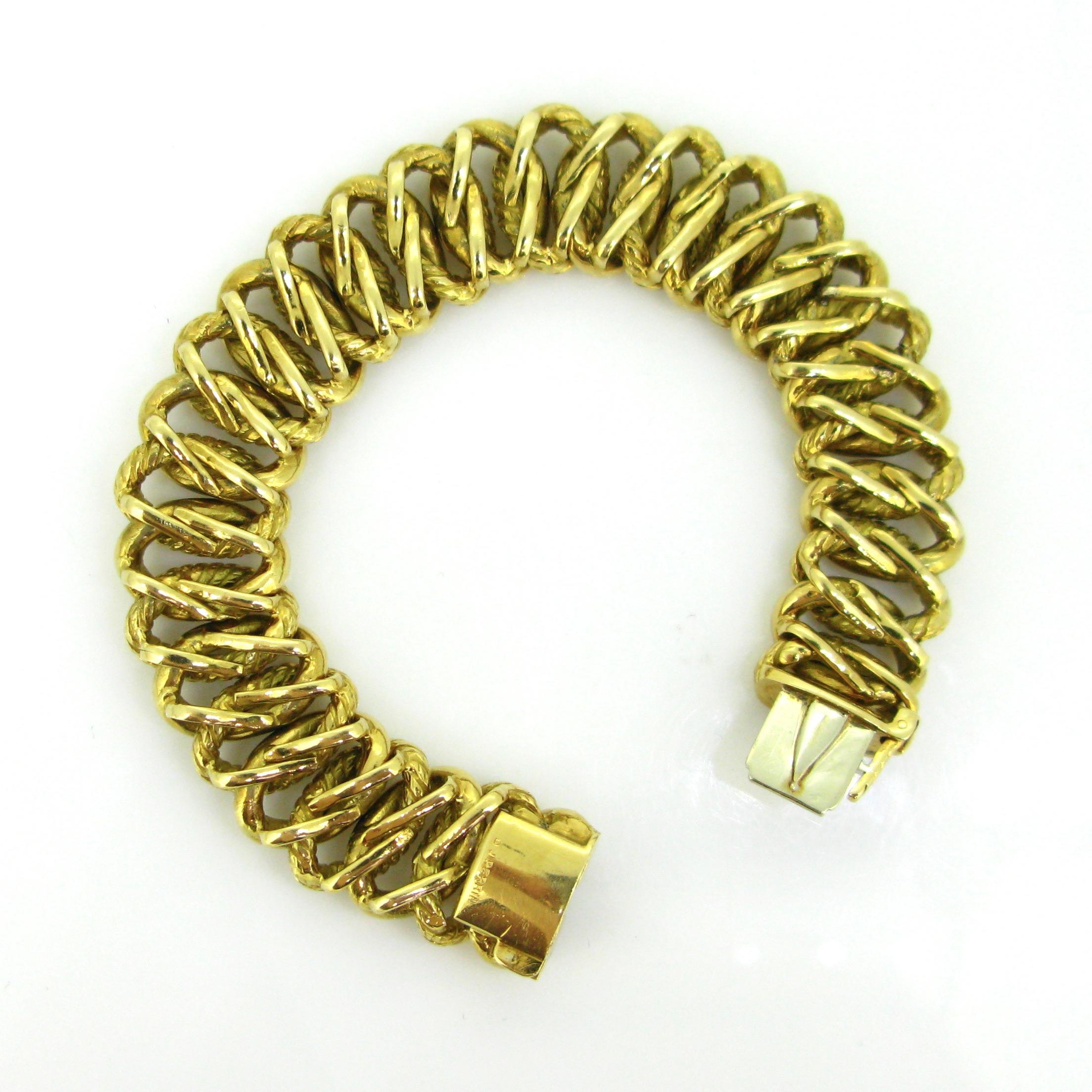 Georges Lenfant für OJ Perrin Armband aus Gelbgold mit gebogenen Gliedern im Angebot 2