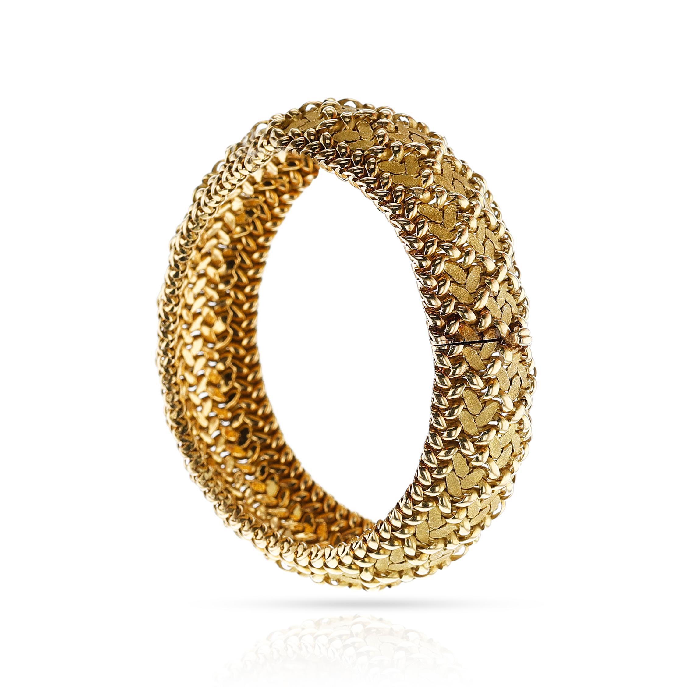 Georges L'enfant for Regner Paris Circa 1970s Gold Woven Bracelet, 18k In Excellent Condition For Sale In New York, NY
