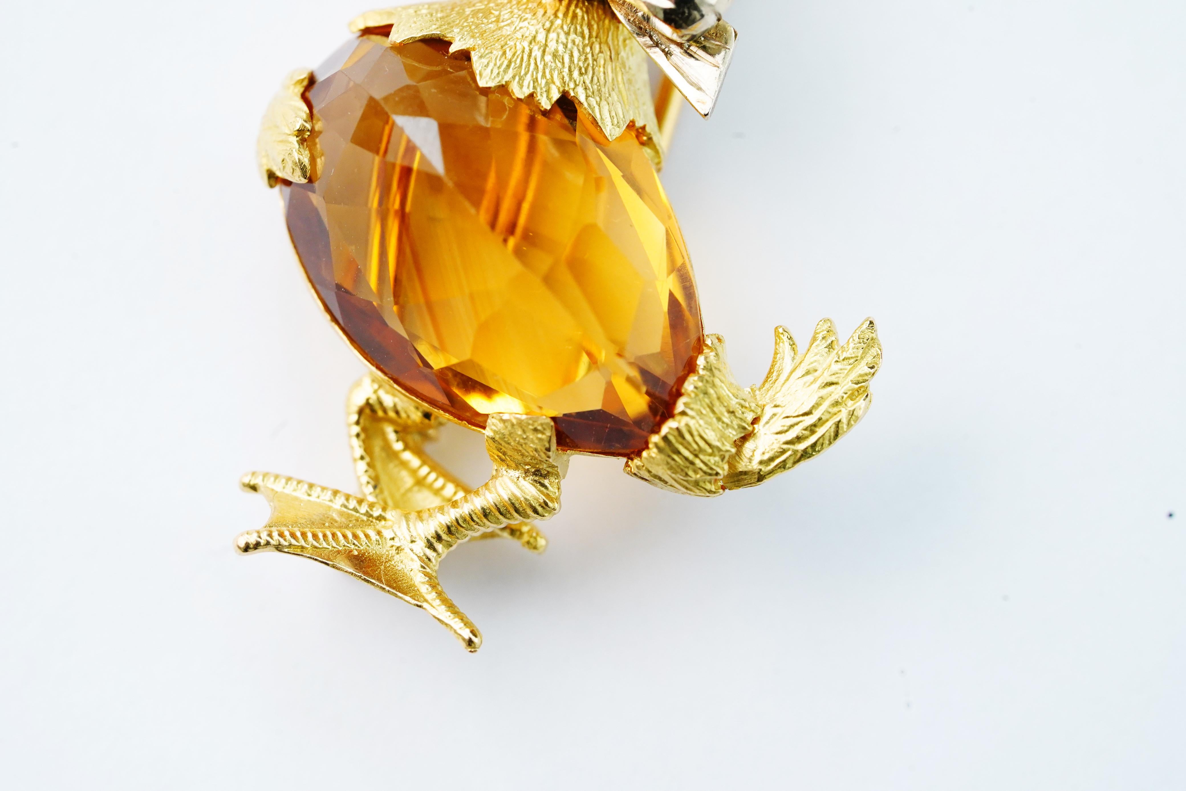 Taille ovale Georges Lenfant Broche canard avec nœud papillon en or, citrine et saphir en vente