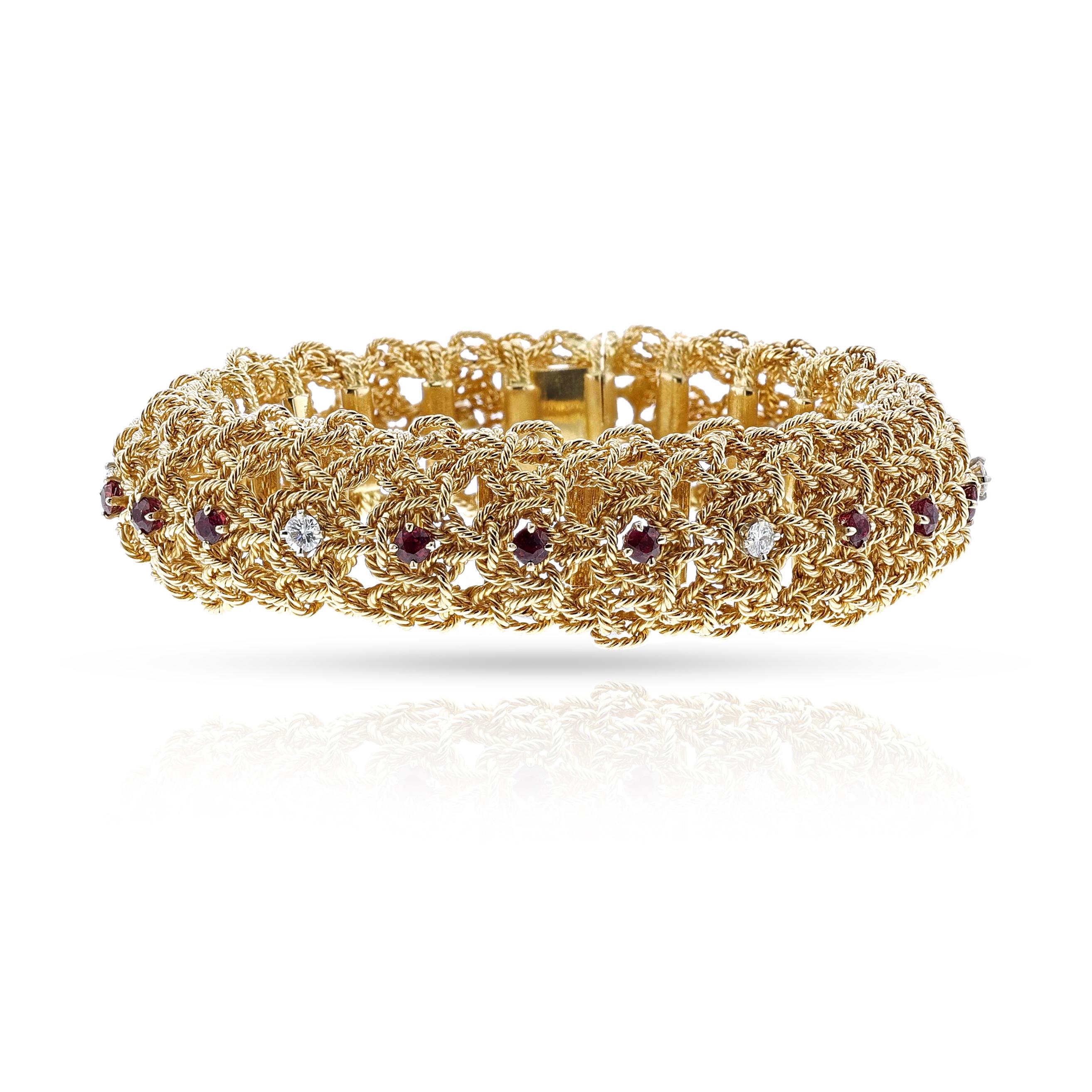 Ein flexibles und aufwendig gefertigtes Georges L'Enfant Rubin- und Diamantarmband. Das Gesamtgewicht beträgt 73,30 Gramm. 
