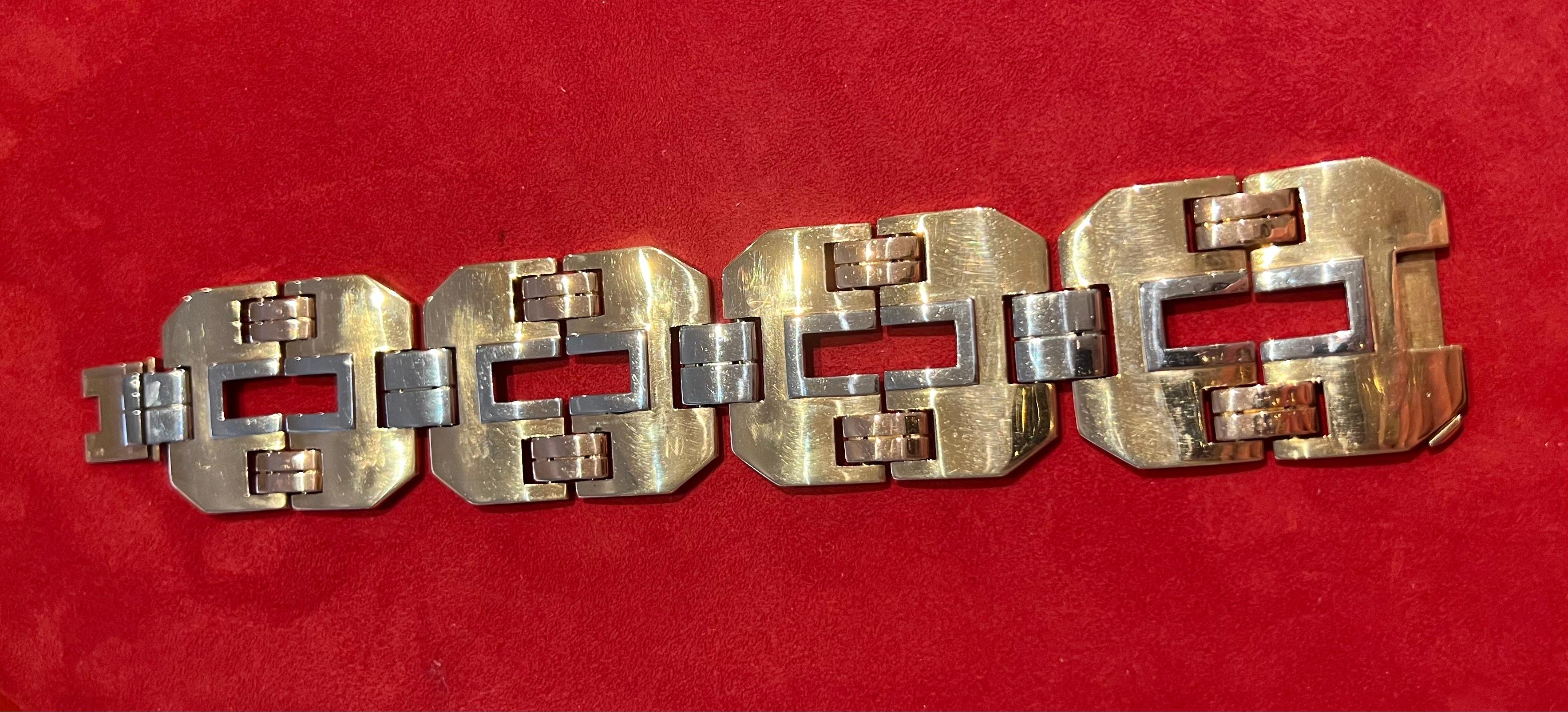 Modernist Georges L'enfant Tri-Color 18 Karat Gold Wide Link Bracelet, Circa 1930 For Sale