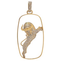 Ciondolo a forma di toro con pavé di diamanti in oro 18KT Georges L'Enfant Vintage Ciondolo a forma di toro con pavé di diamanti in oro 18KT Georges L'Enfant Vintage