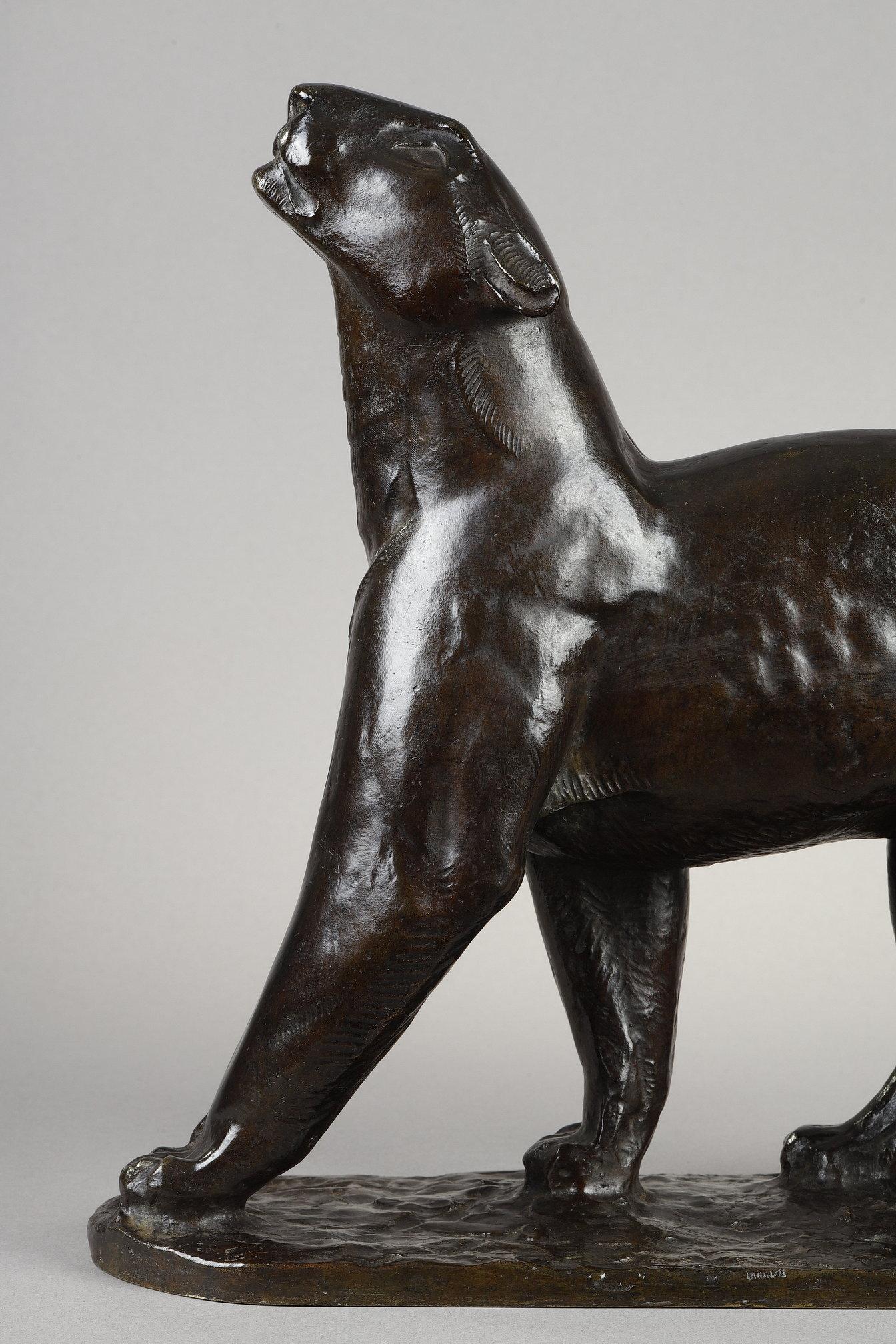Panther sniffing - Sculpture by Georges Lucien Guyot