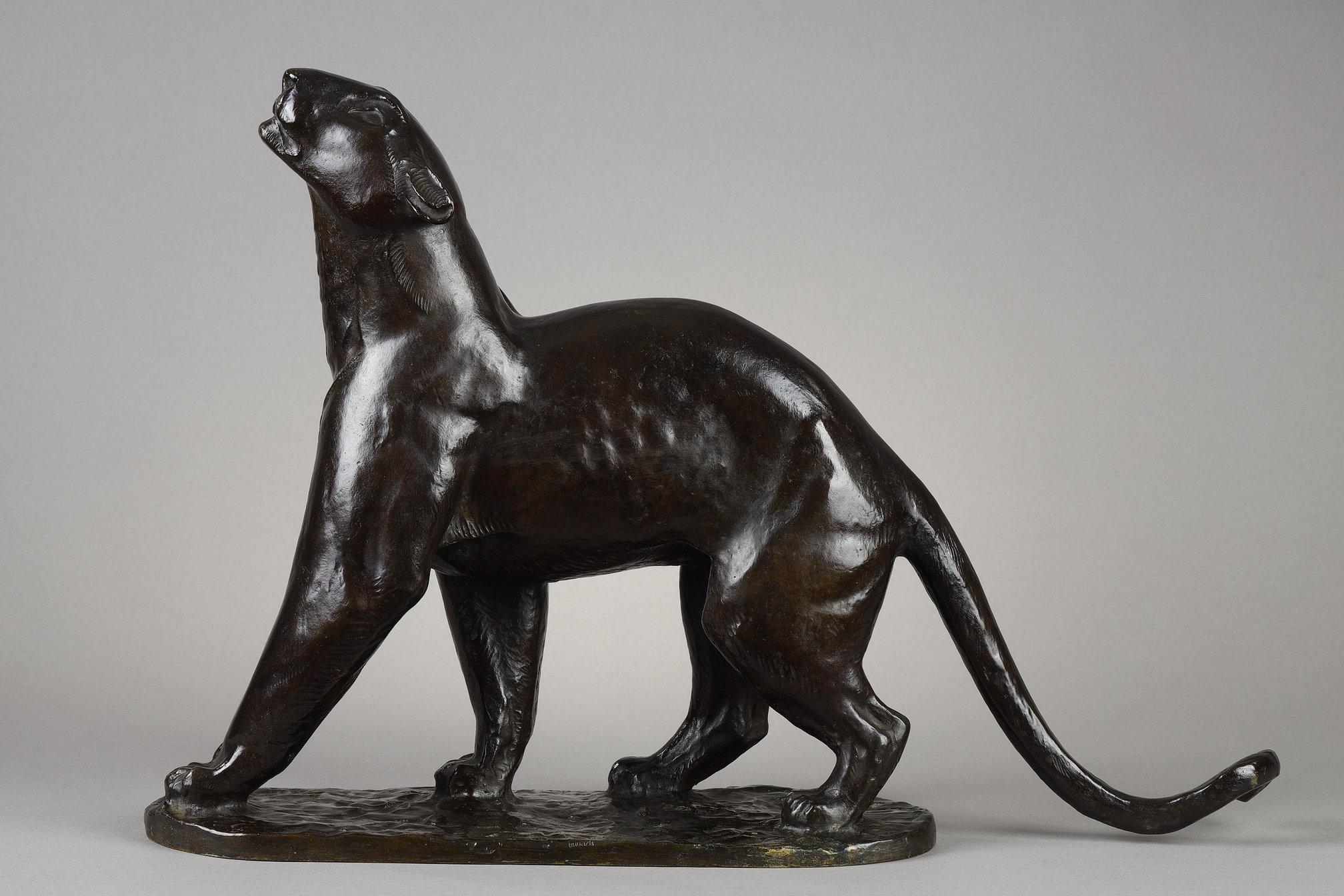 Georges Lucien Guyot Figurative Sculpture - Panther sniffing
