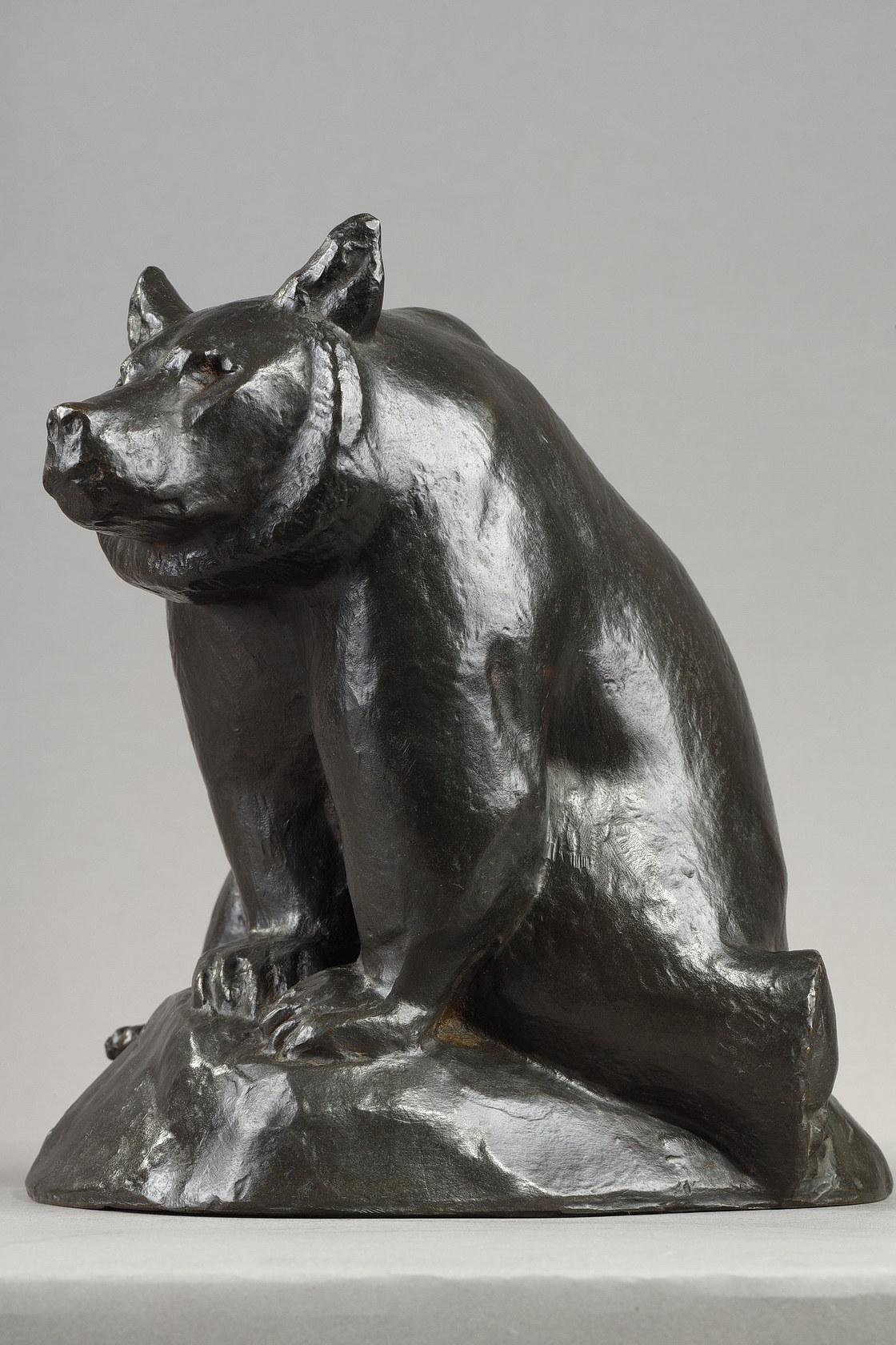 Pyrenean bear sitting
by Georges GUYOT (1885-1972)

Sculpture in bronze with a nuanced black patina
Signed 