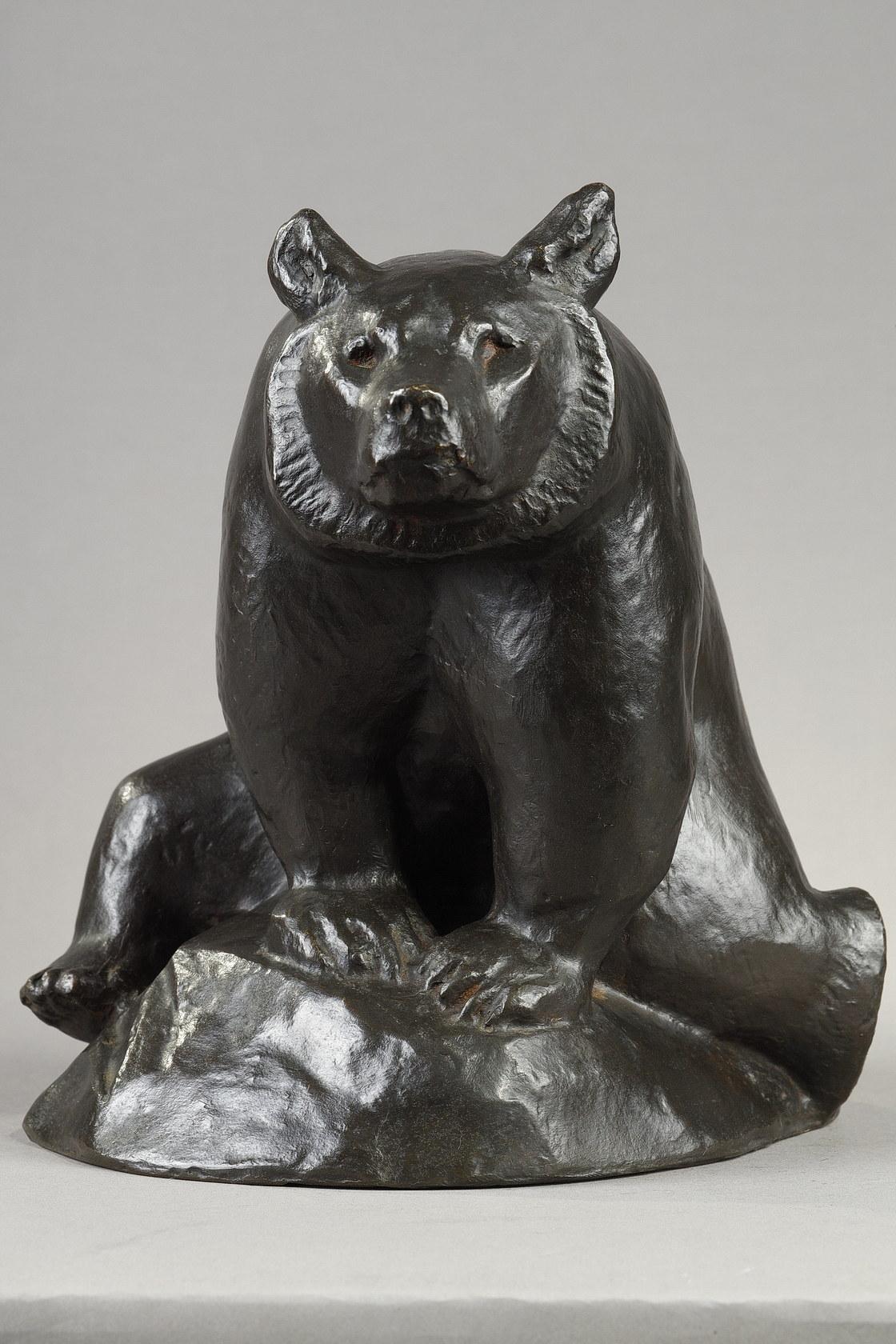 Georges Lucien Guyot Figurative Sculpture - Pyrenean bear sitting