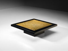 Georges Mathias – Luxuriöser quadratischer Couchtisch aus Messing und lackiertem Holz