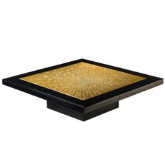 Georges Mathias – Luxuriöser quadratischer Couchtisch aus Messing und lackiertem Holz
