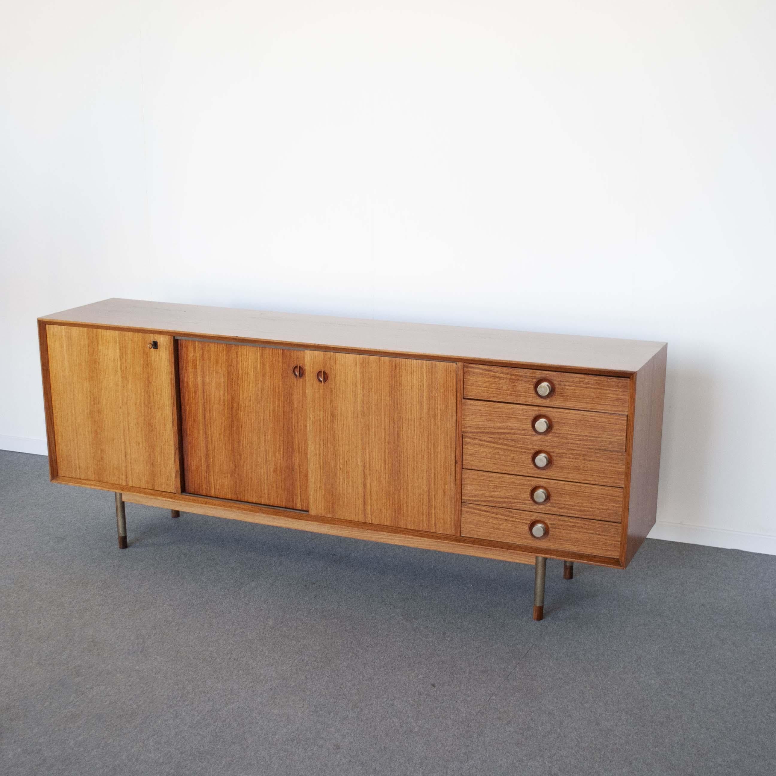 Italian Georges Nelson in the Manner Sideboard in Walnut from the Sixties For Sale