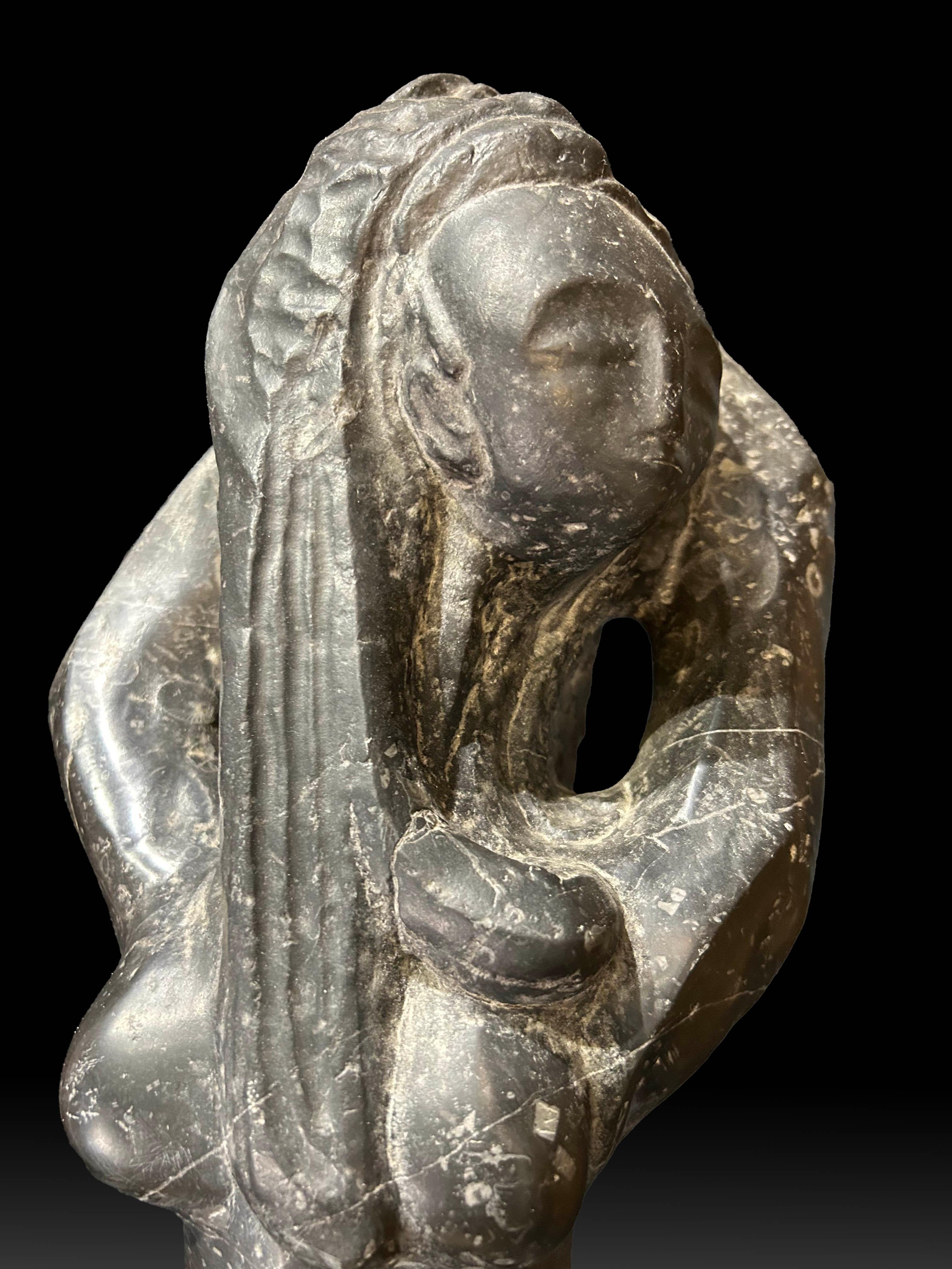 Georges Oudot – Skulptur en Marbre- Fossilien noir (Französisch) im Angebot