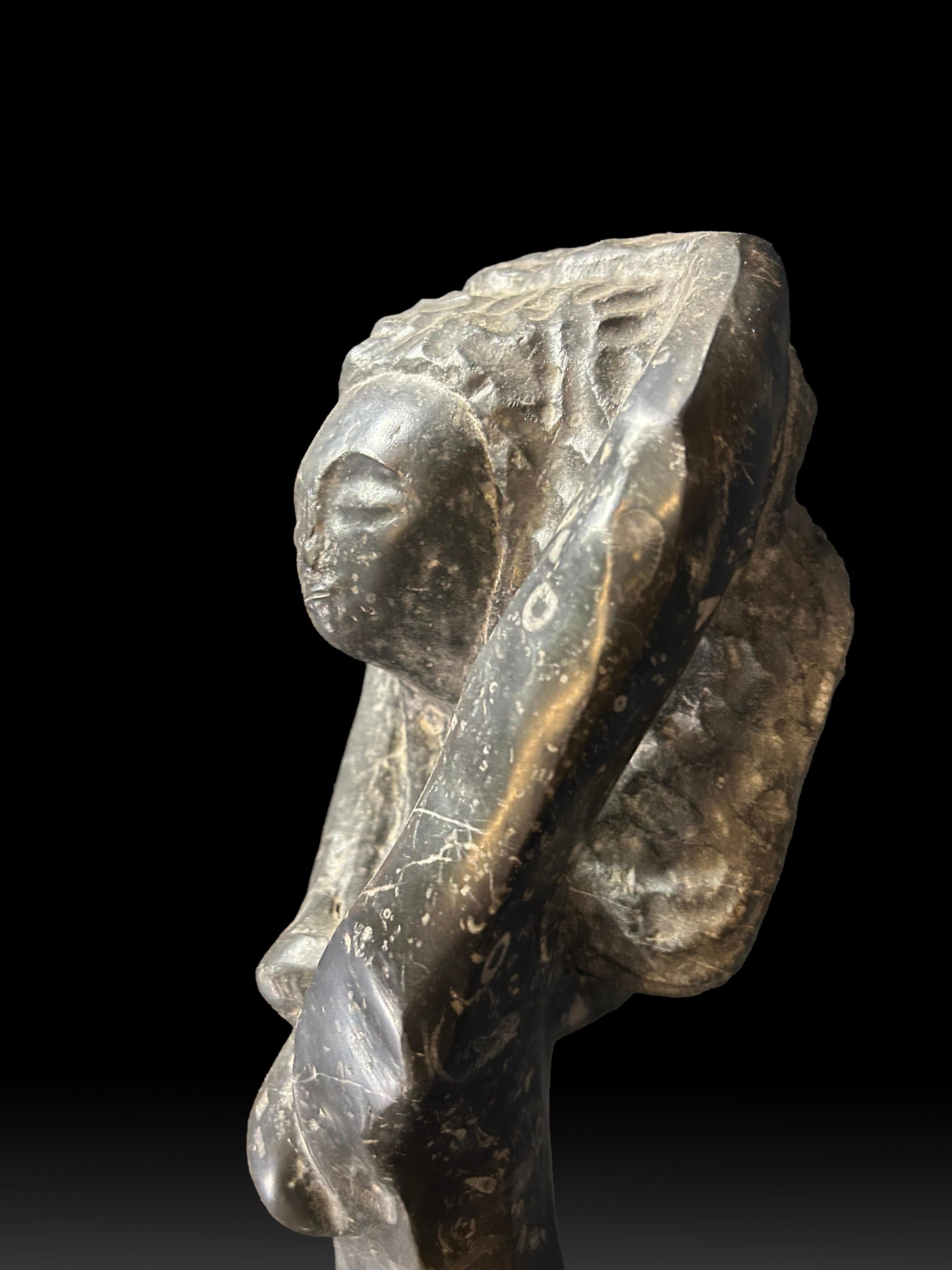 Georges Oudot – Skulptur en Marbre- Fossilien noir im Zustand „Gut“ im Angebot in NEUILLY-SUR-SEINE, FR