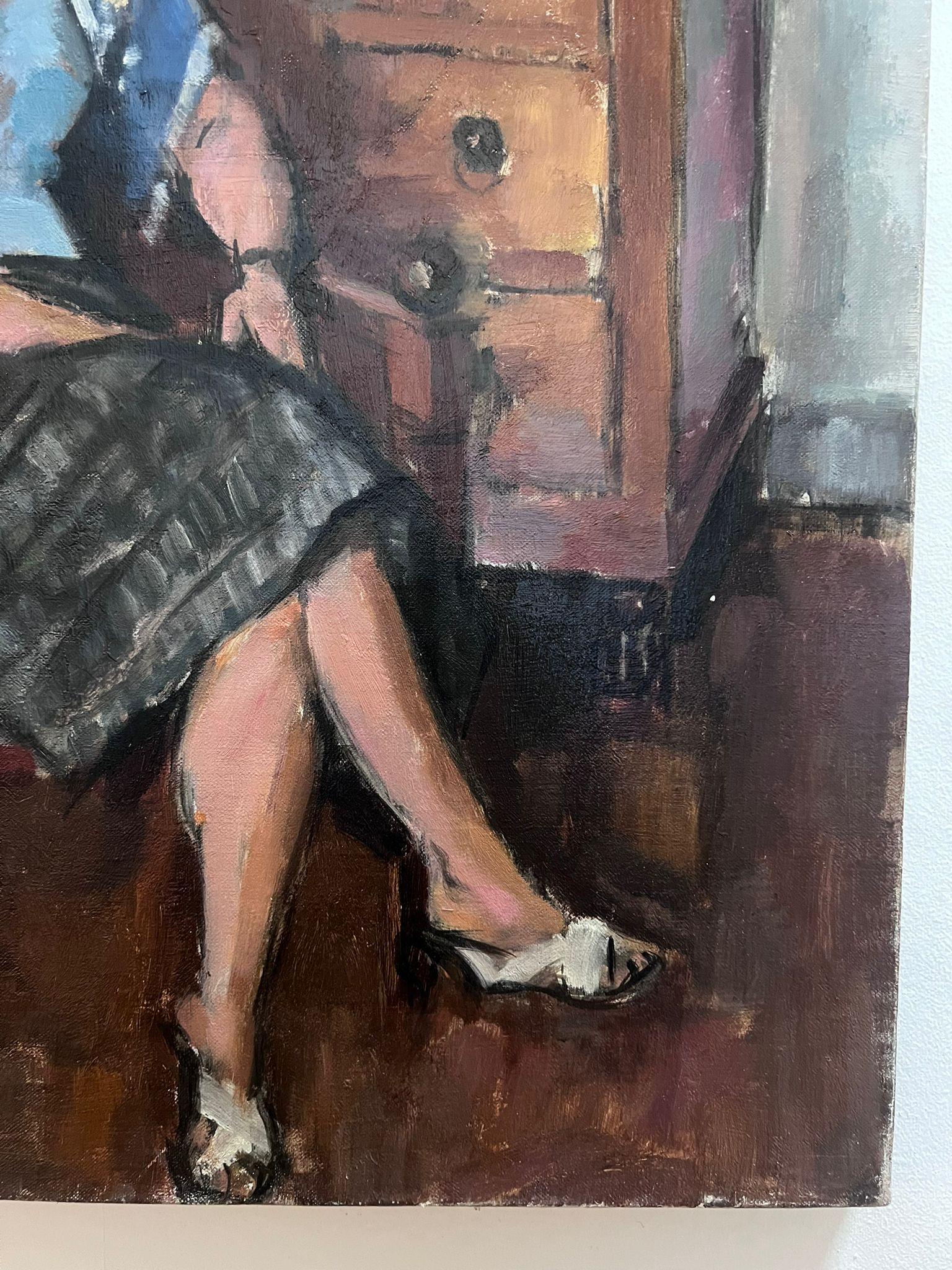 Pregevole olio francese della metà del XX secolo firmato Signora seduta in una stanza interna - Painting Postimpressionismo di Georges PACOUIL (1903-1996)