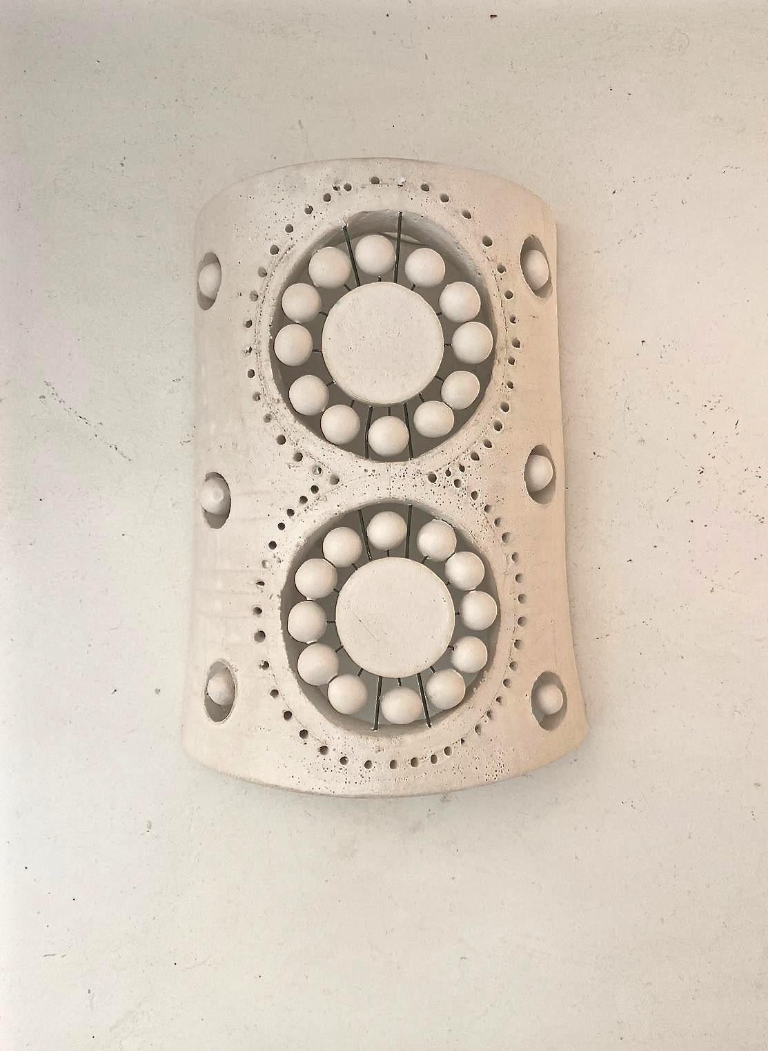 Autre Appliques à 2 fleurs Georges Pelletier en céramique émaillée blanche en vente