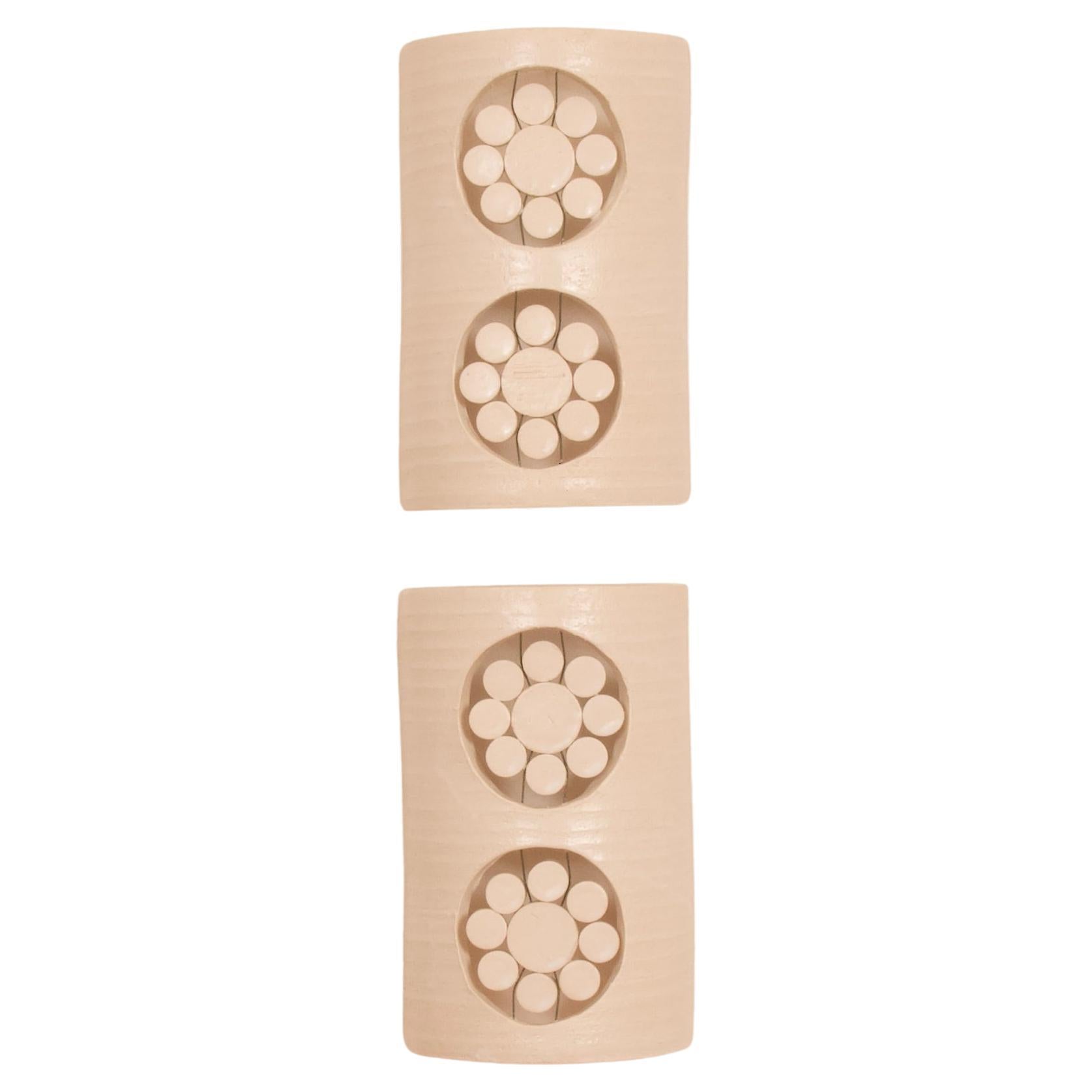 Appliques à 2 fleurs Georges Pelletier en céramique émaillée blanche