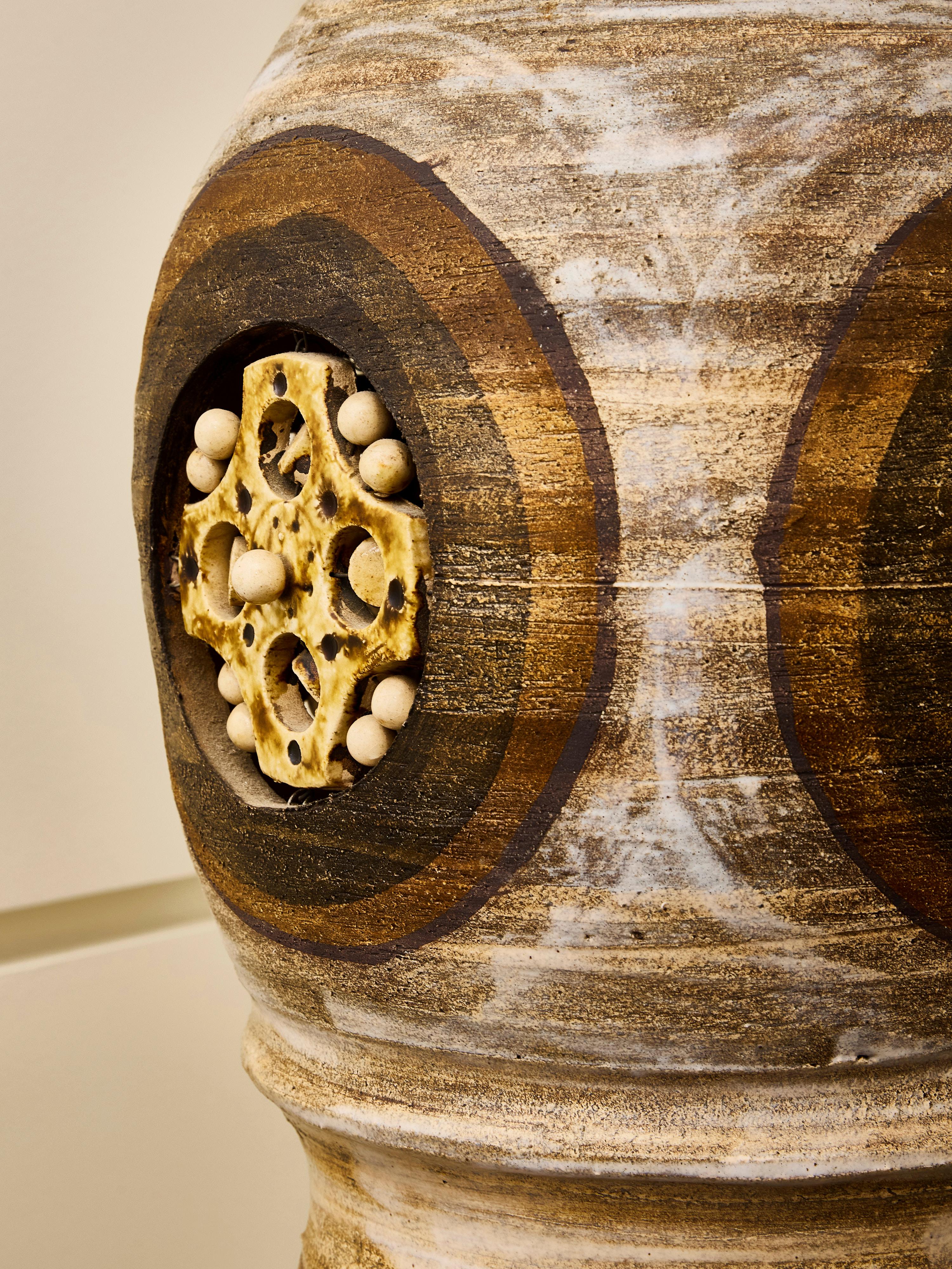 Français Lampe de table décorative en céramique Georges Pelletier en vente