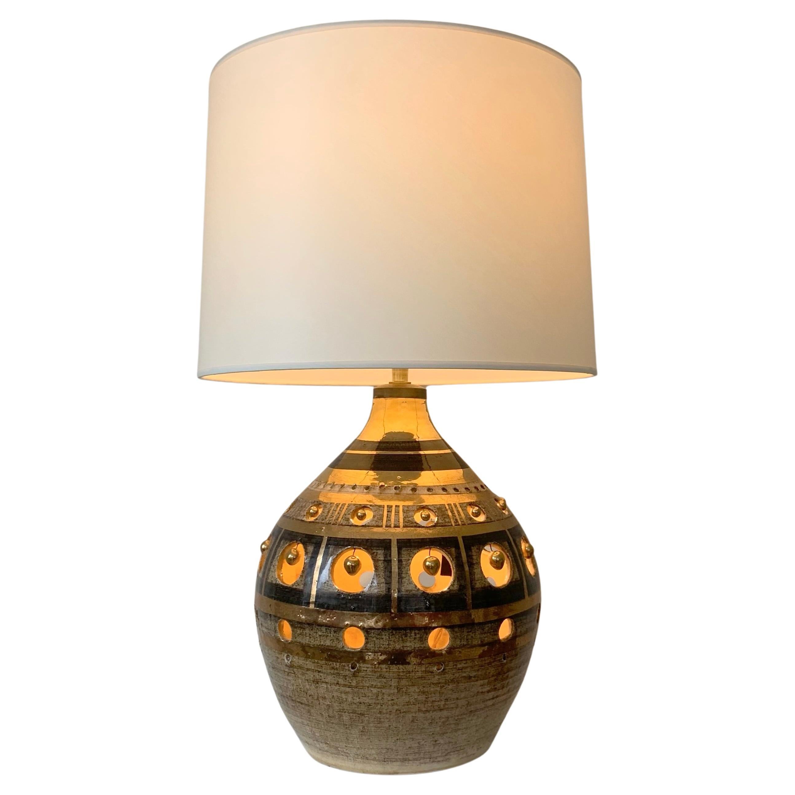 Beautiful Georges Pelletier table lamp, circa 1970, France.
Brown and gold  incised ceramic, gold balls decoration.
New ivory fabric shade. Rewired.
One E27 bulb of 40W and one E14 bulb of 15 W inside the ceramic.
Dimensions: 58 cm total height,