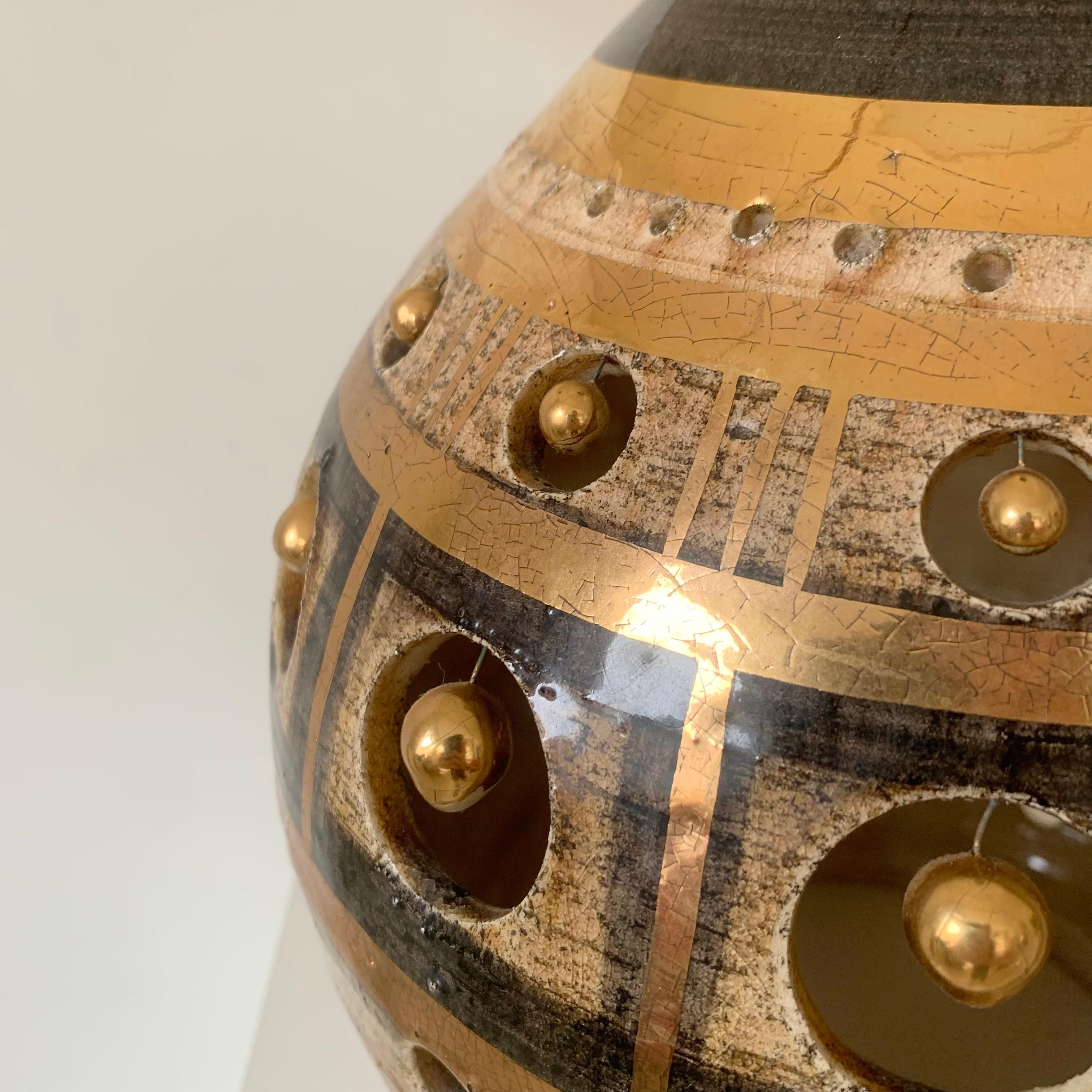 Georges Pelletier Gold and Brown Ceramic Table Lamp, circa 1970, France (Ende des 20. Jahrhunderts) im Angebot
