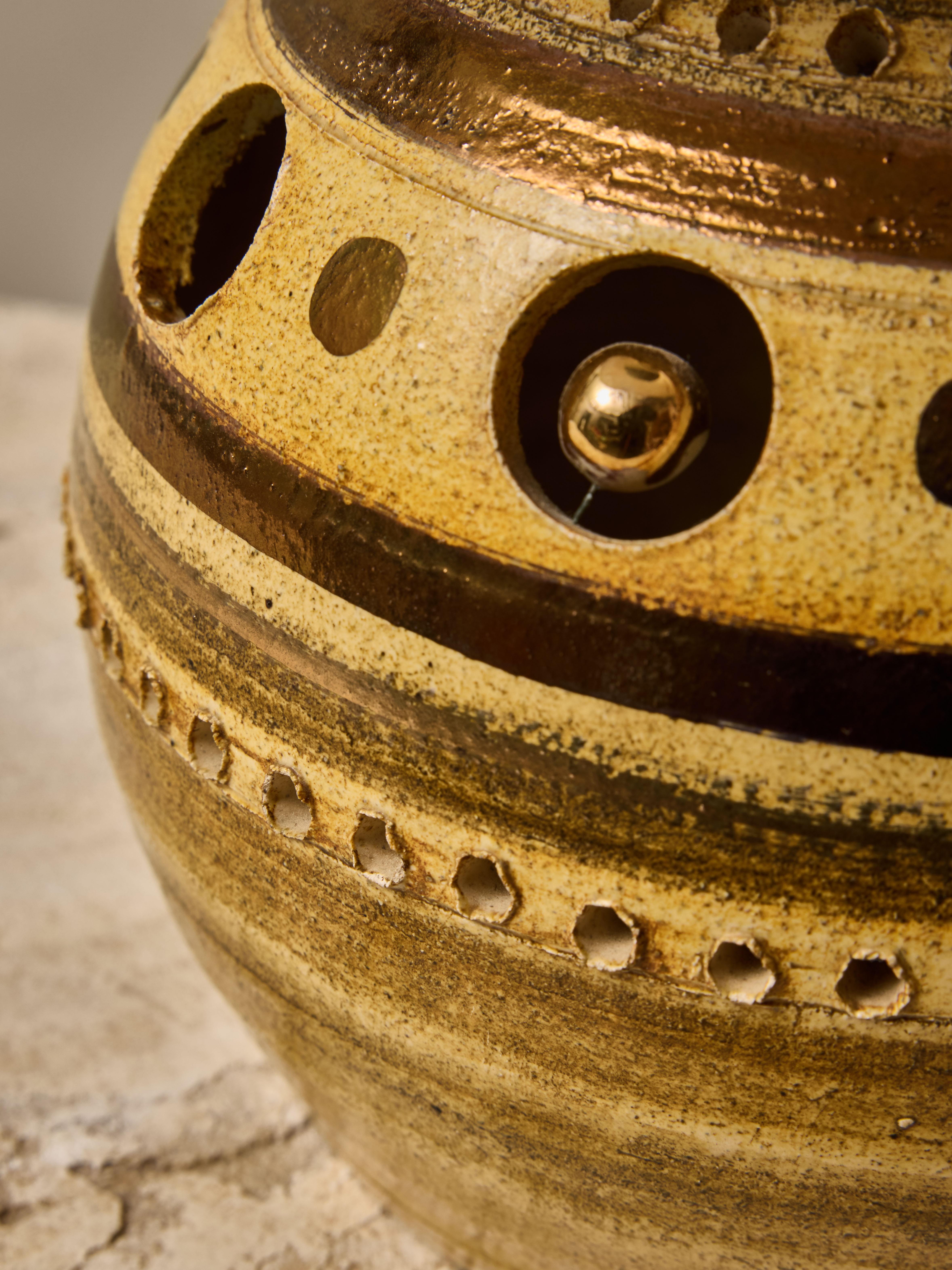 Georges Pelletier Runde Tischlampe aus Keramik, grün, braun und gold glasiert (Französisch) im Angebot