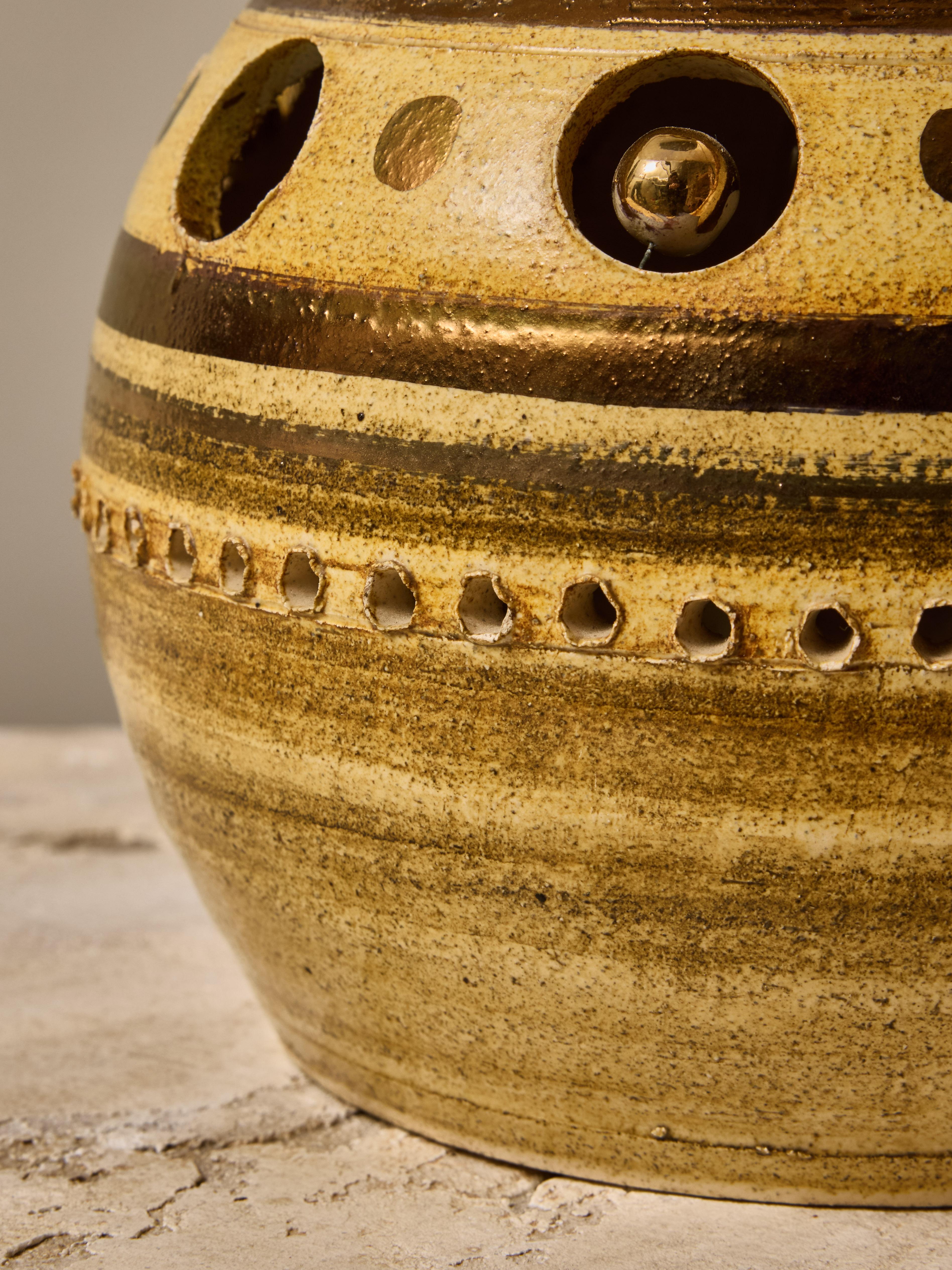 Georges Pelletier Runde Tischlampe aus Keramik, grün, braun und gold glasiert im Zustand „Gut“ im Angebot in Saint-Ouen, IDF