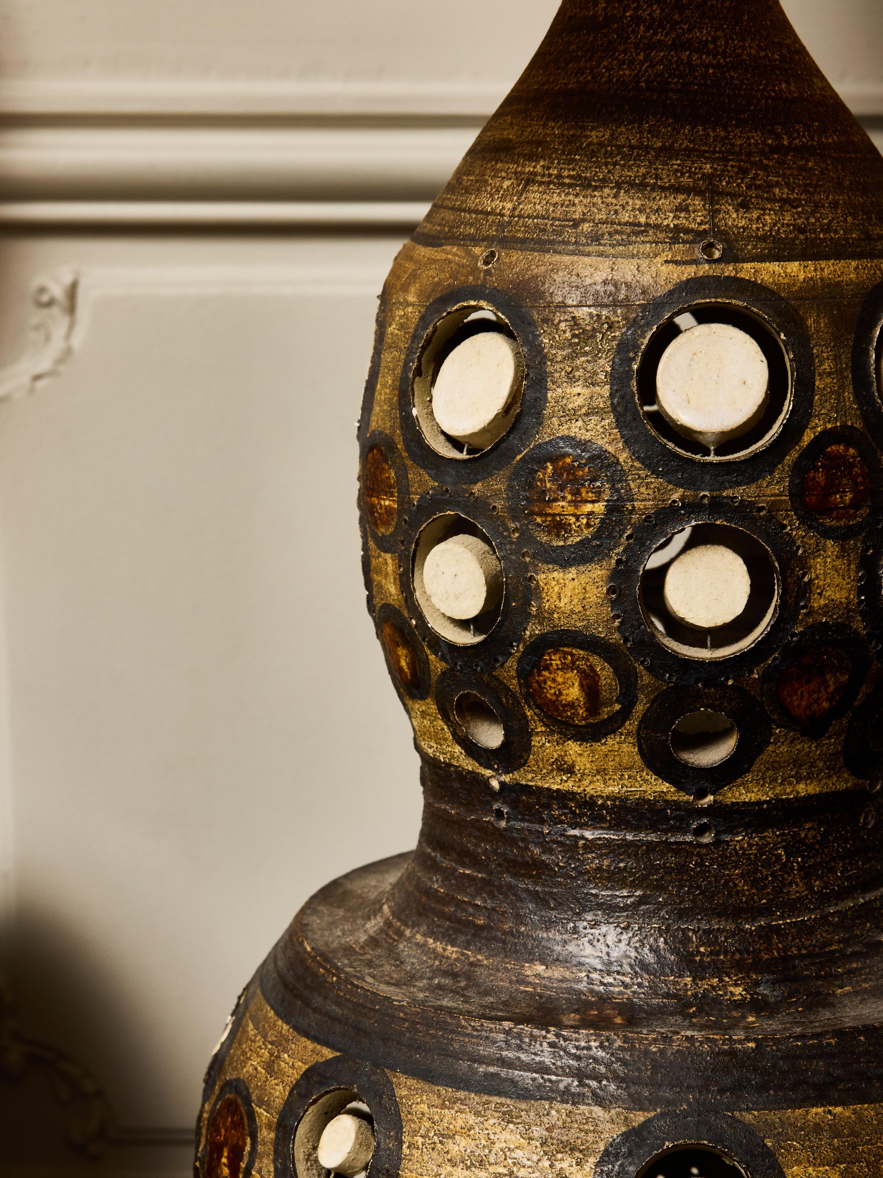 Georges Pelletier Lampada da tavolo monumentale in ceramica con motivi di sole trafitto in vendita 4