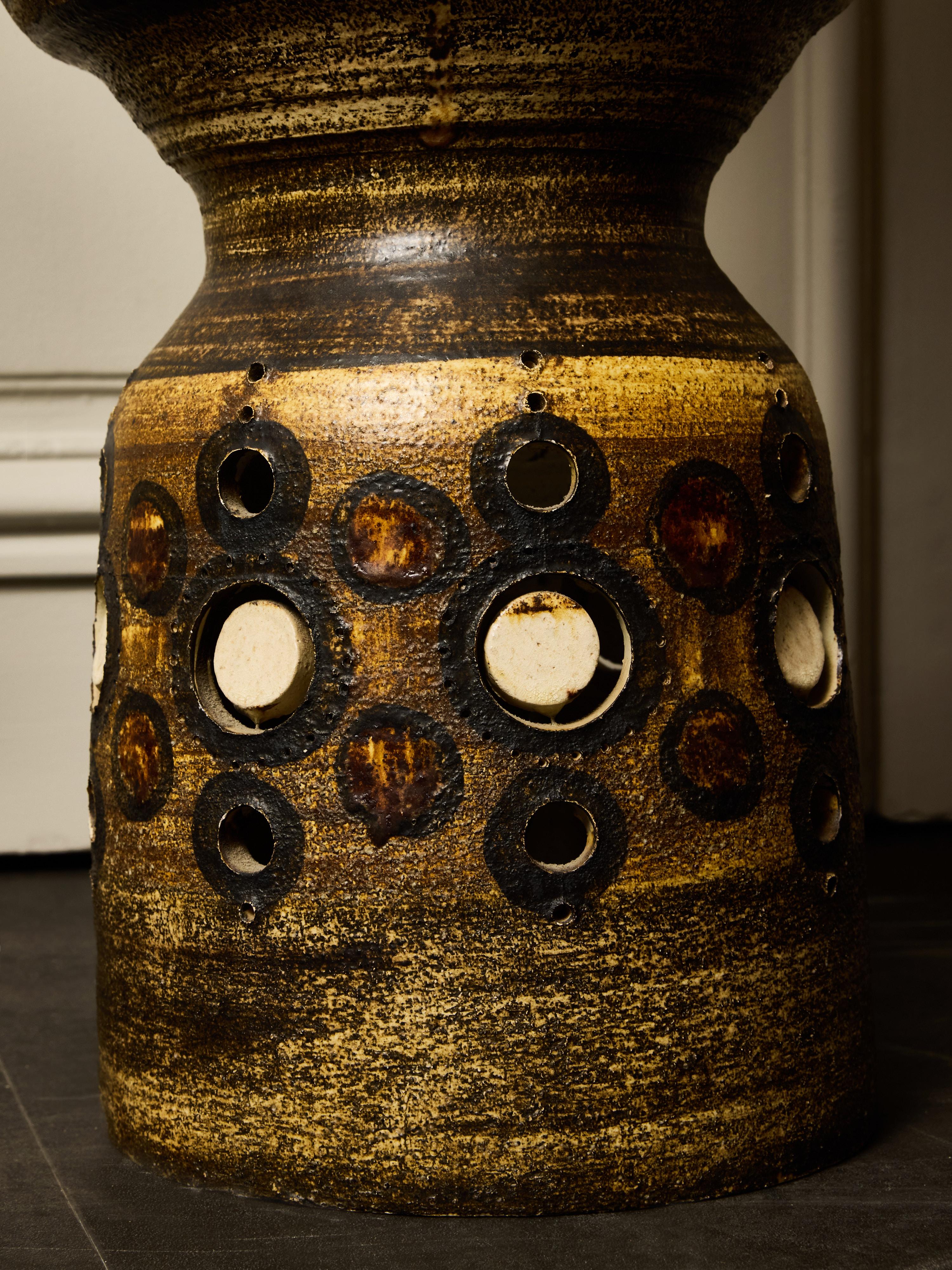 Georges Pelletier Lampada da tavolo monumentale in ceramica con motivi di sole trafitto in vendita 5