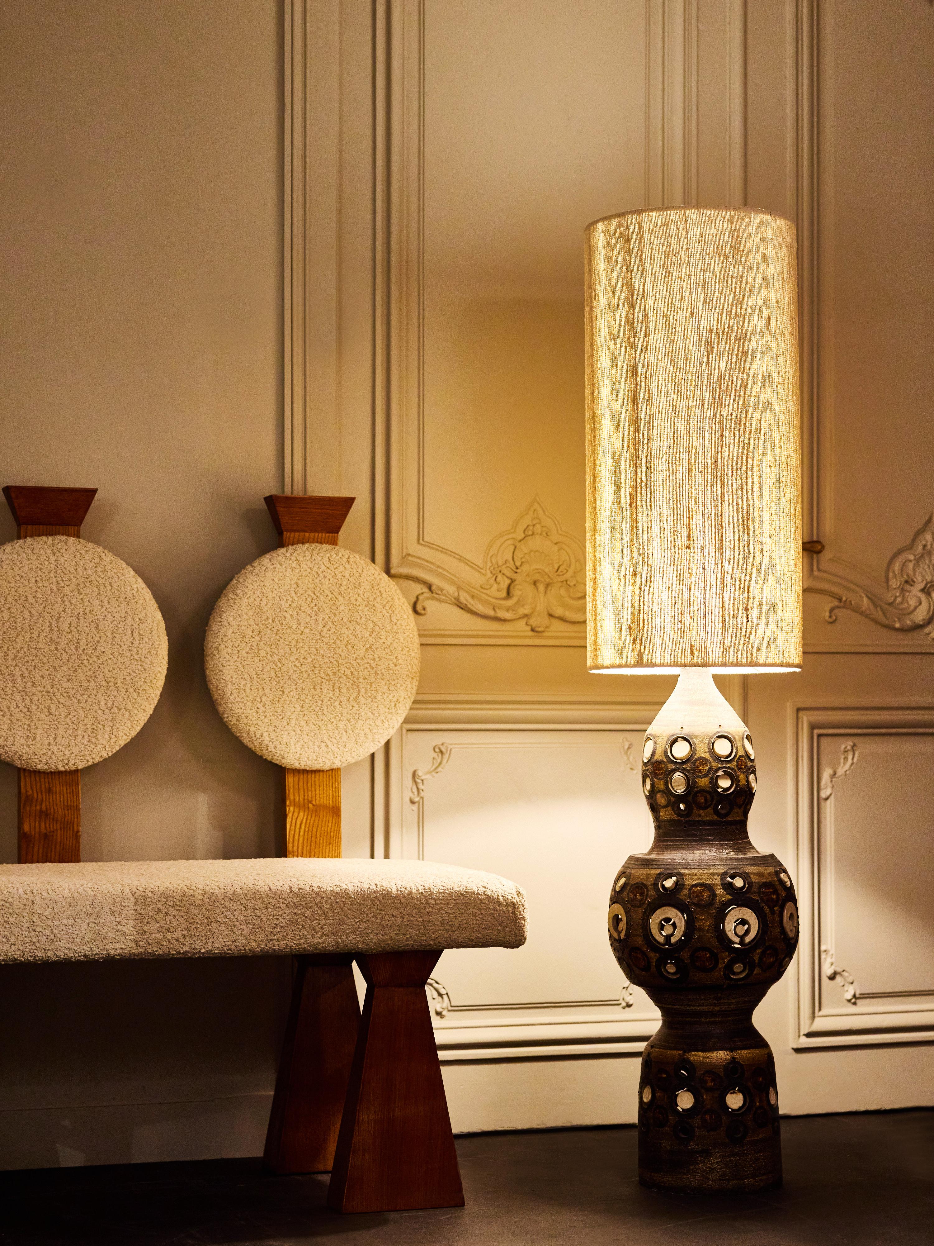 Francese Georges Pelletier Lampada da tavolo monumentale in ceramica con motivi di sole trafitto in vendita